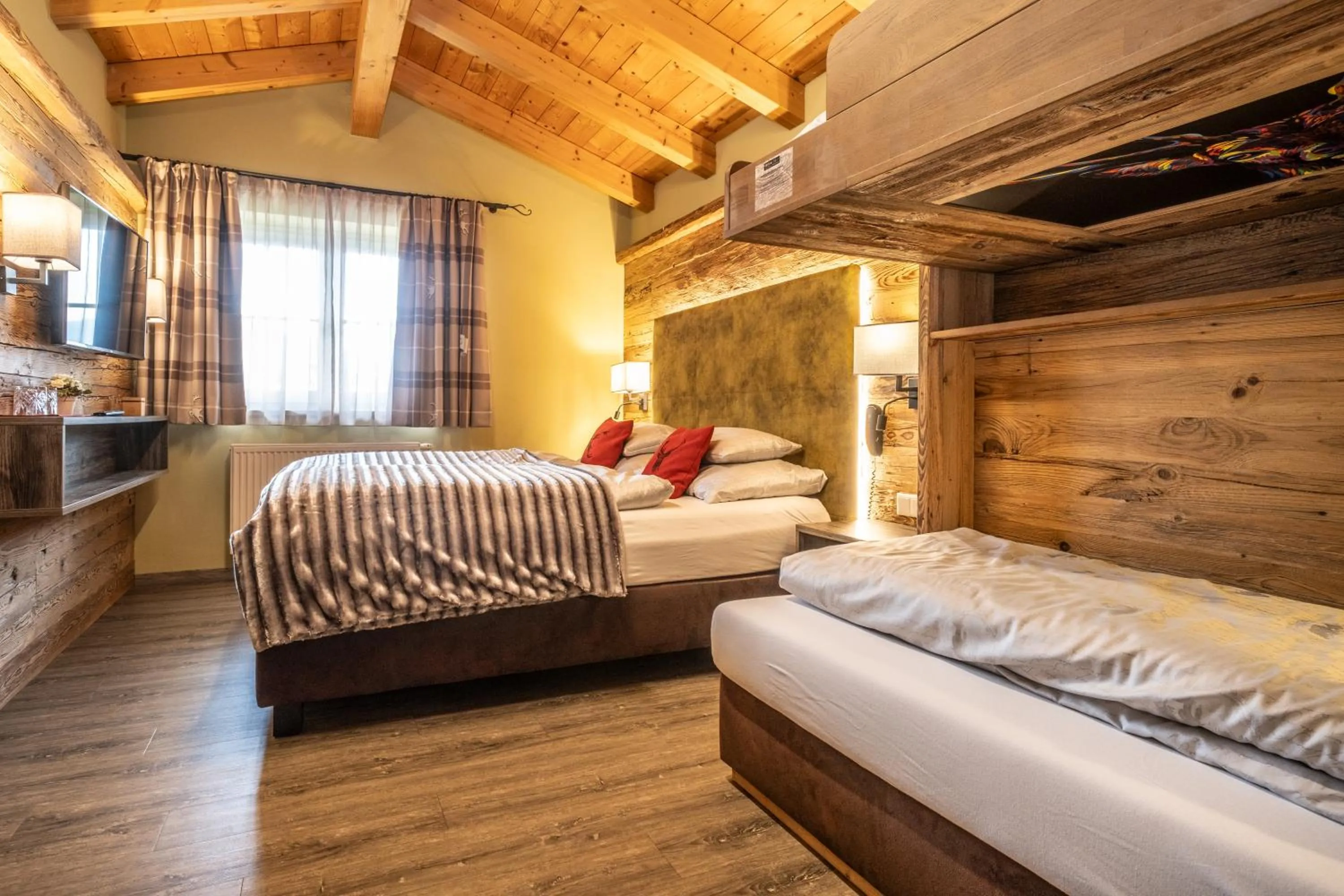 Bed in Dorfkrug Kaprun - Luxury Suites & Appartements