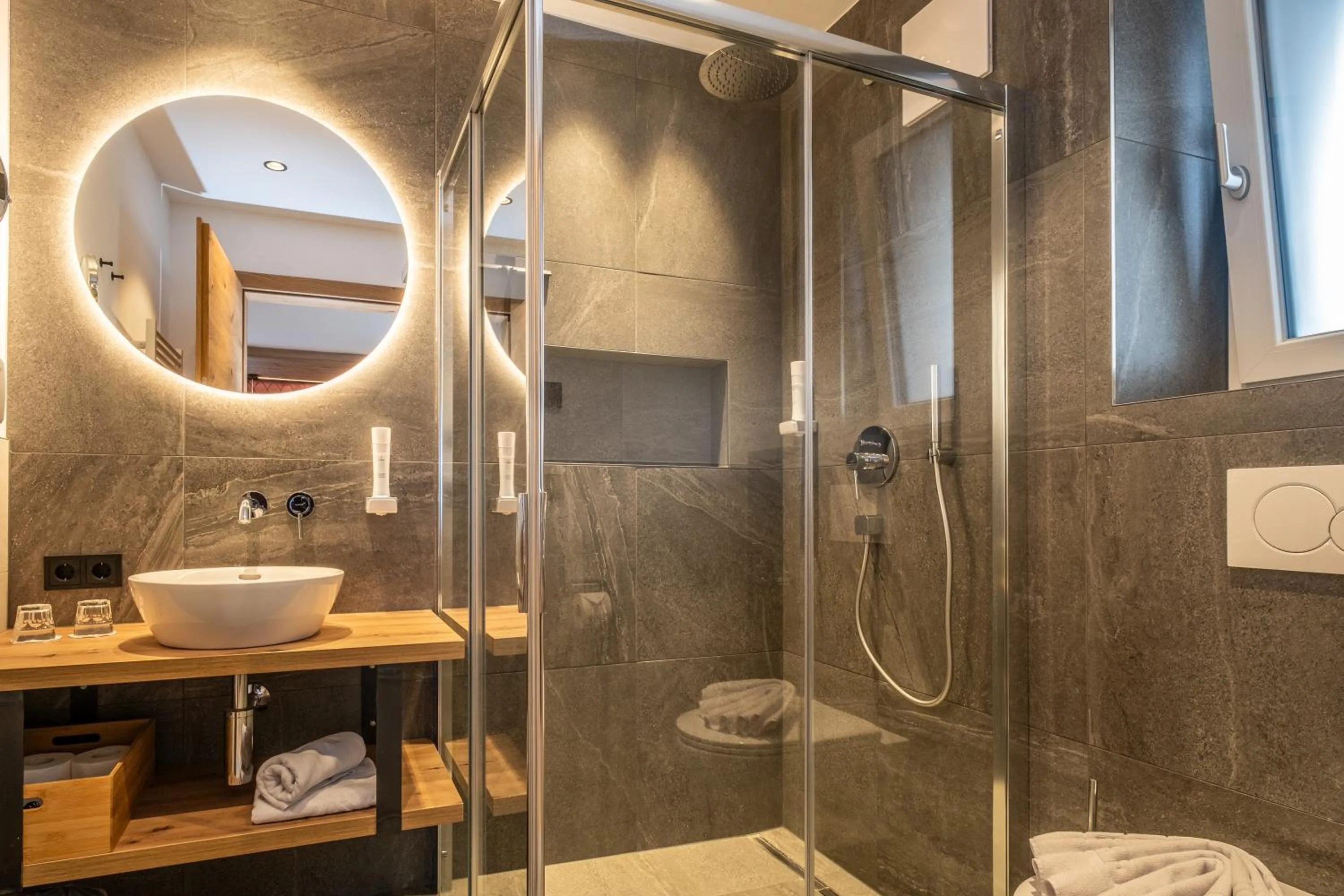 Shower in Dorfkrug Kaprun - Luxury Suites & Appartements
