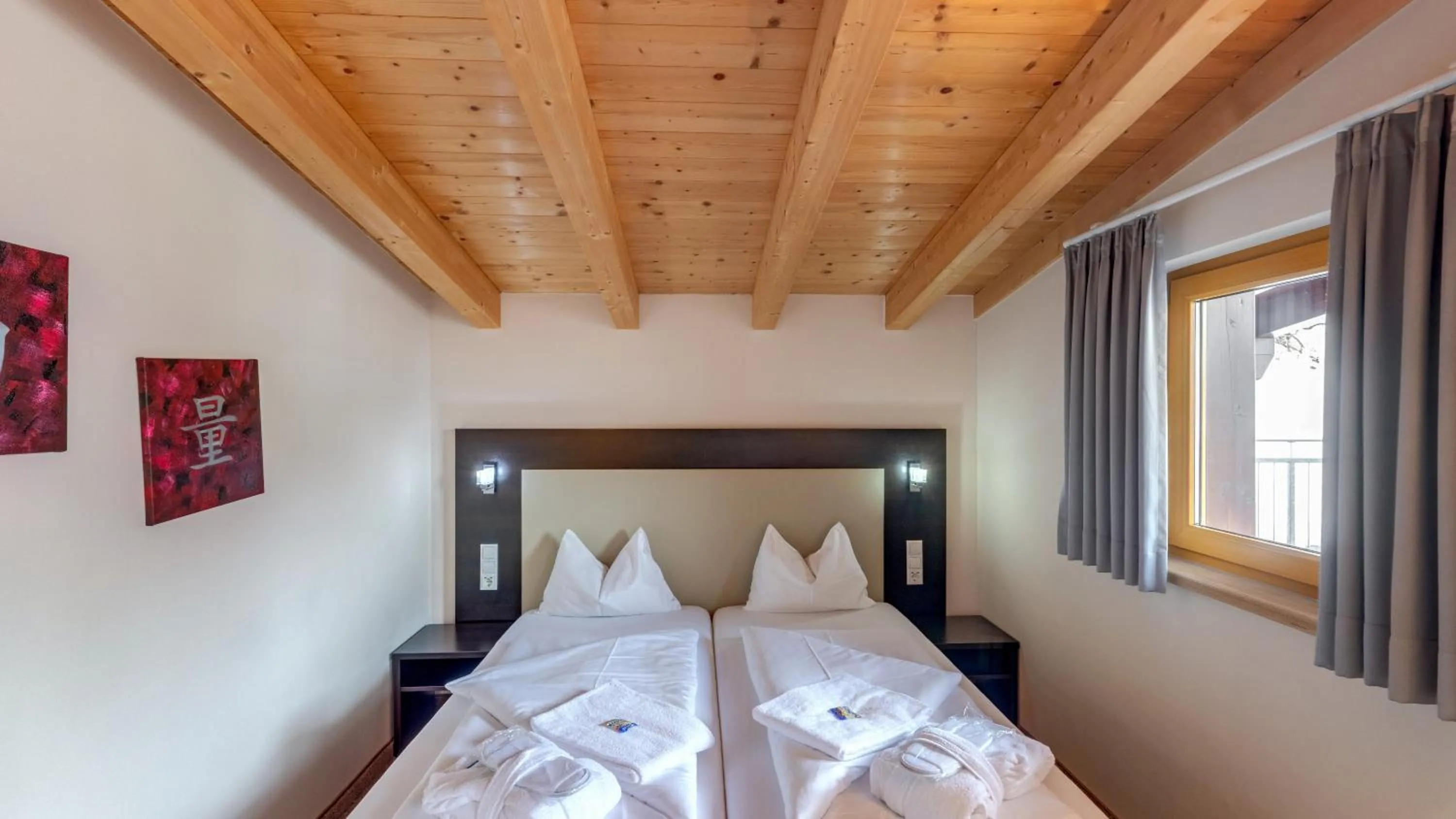 Photo of the whole room, Bed in Banyan