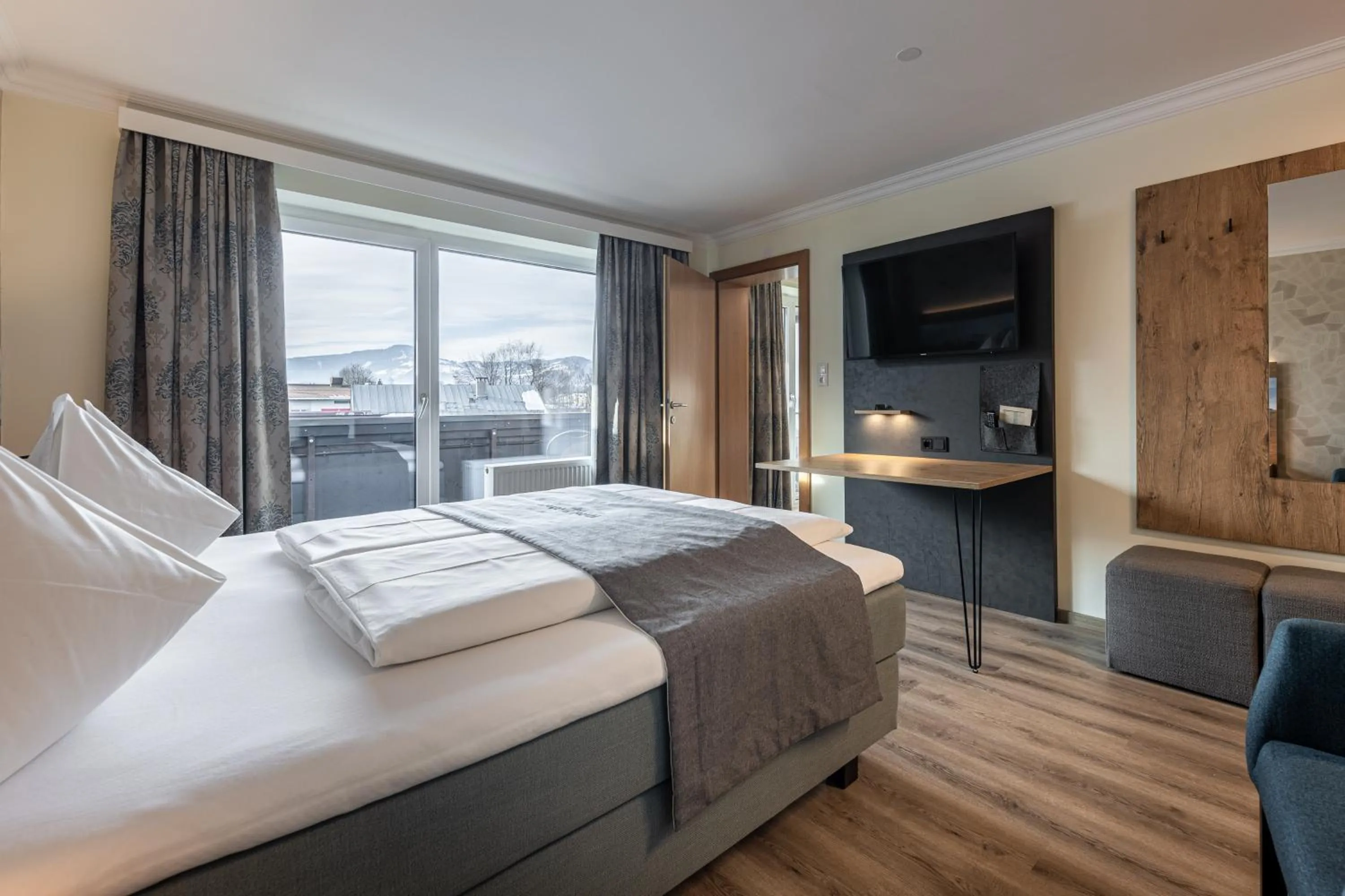 Mountain view, Bed in Hotel Fischer