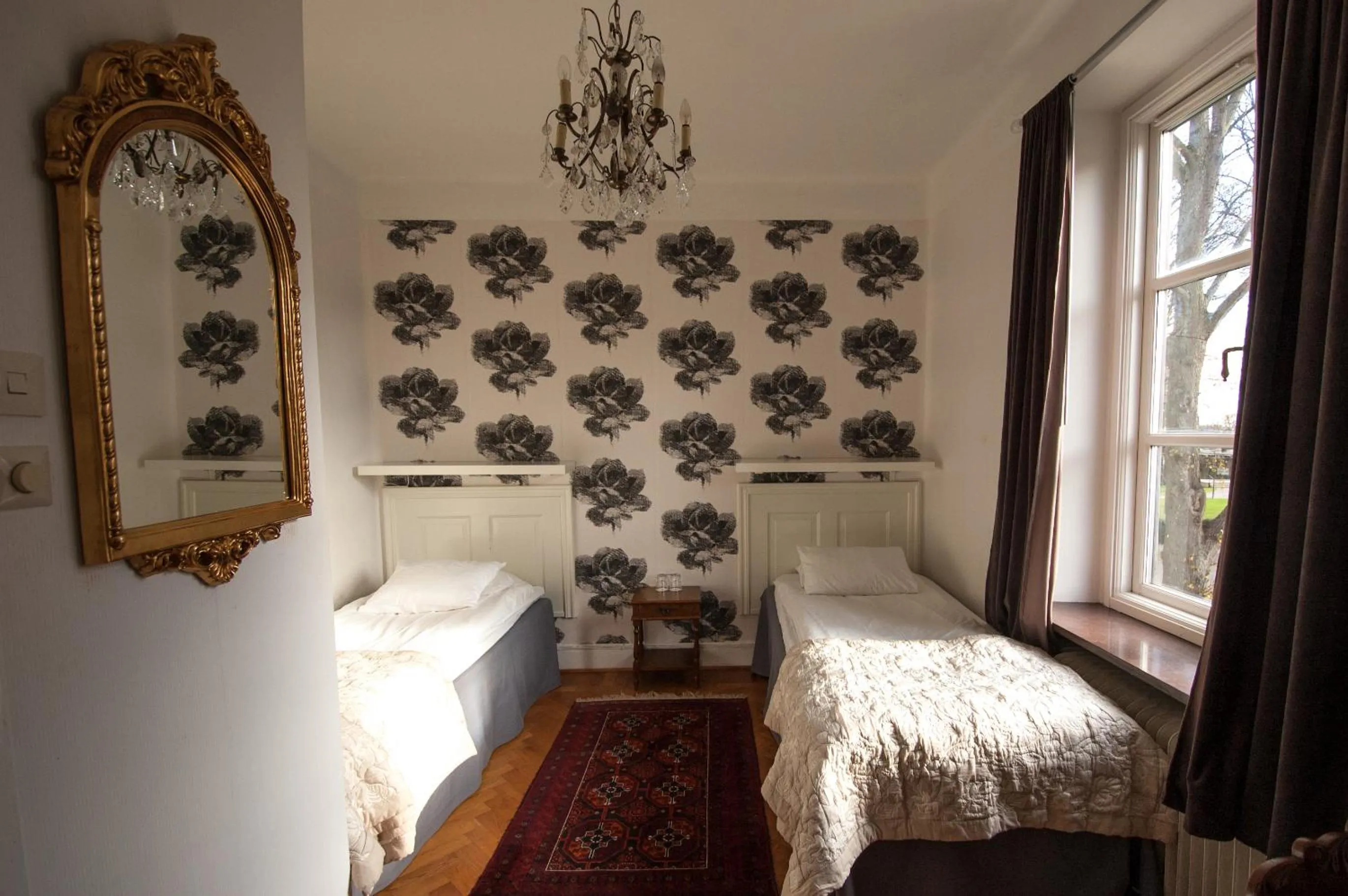 Photo of the whole room, Bed in Slottshotellet