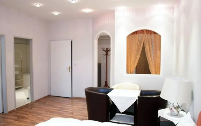 Seating area in Stadthotel Restaurant Auerhahn