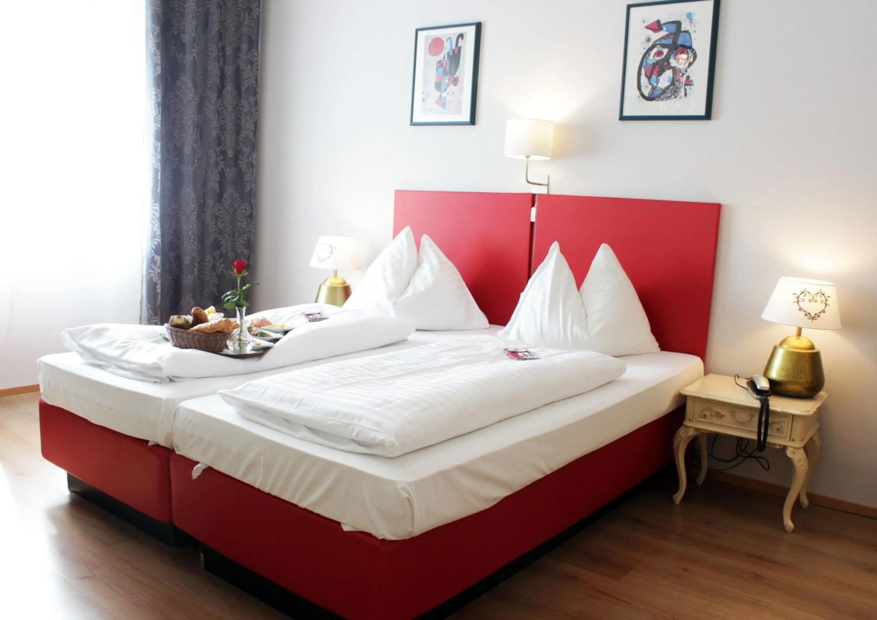 Bed in Stadthotel Restaurant Auerhahn