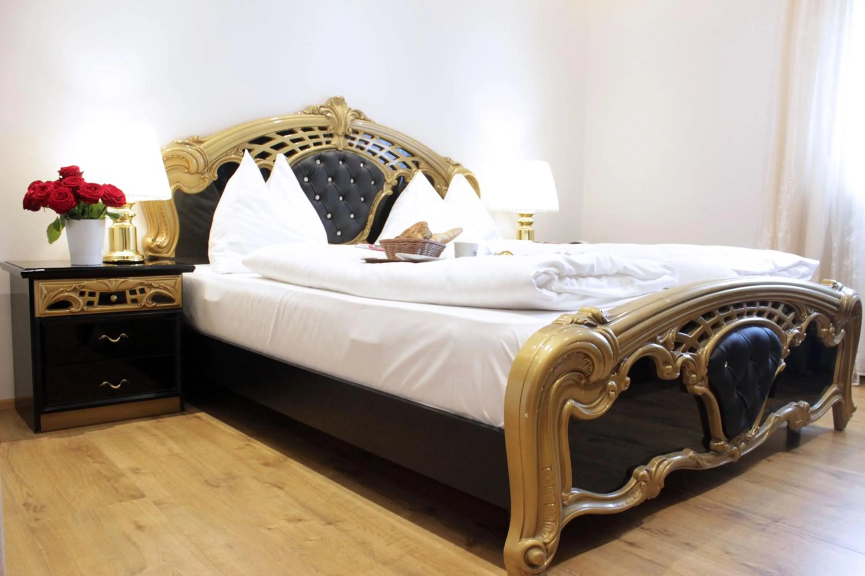 Bed in Stadthotel Restaurant Auerhahn