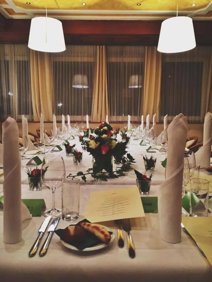 Restaurant/places to eat in Stadthotel Restaurant Auerhahn