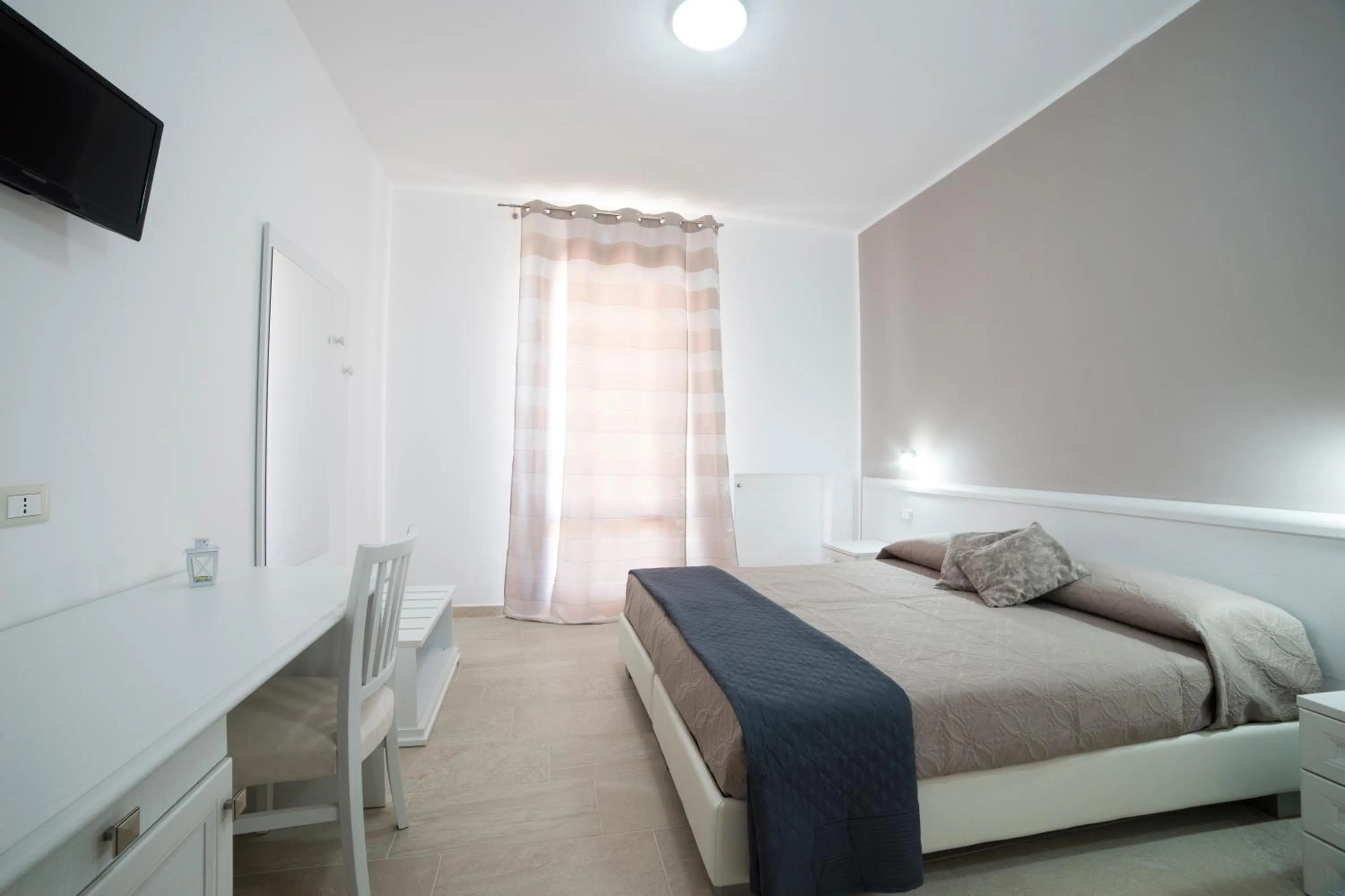 Photo of the whole room, Bed in Raggio Di Sale