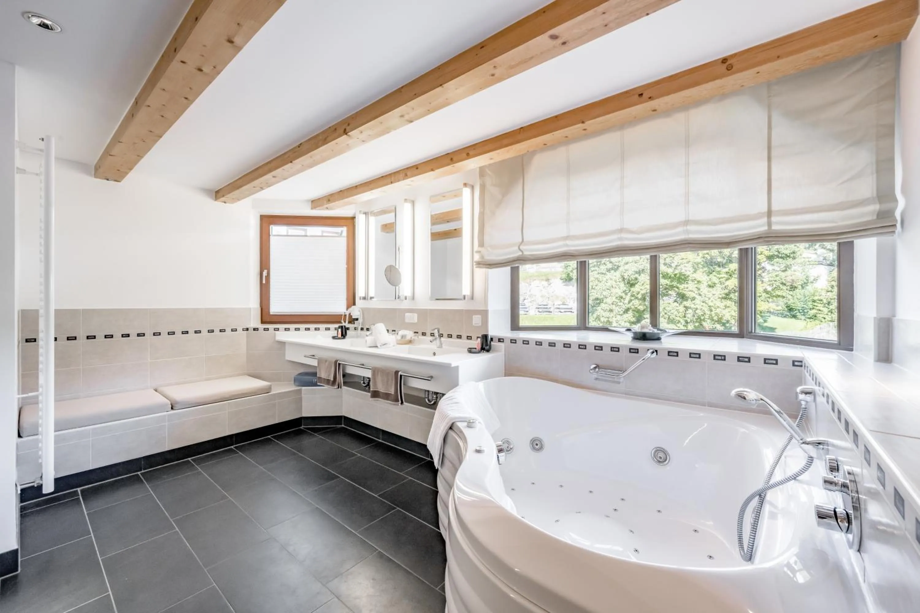 Hot Tub, Bed in Inntaler Hof