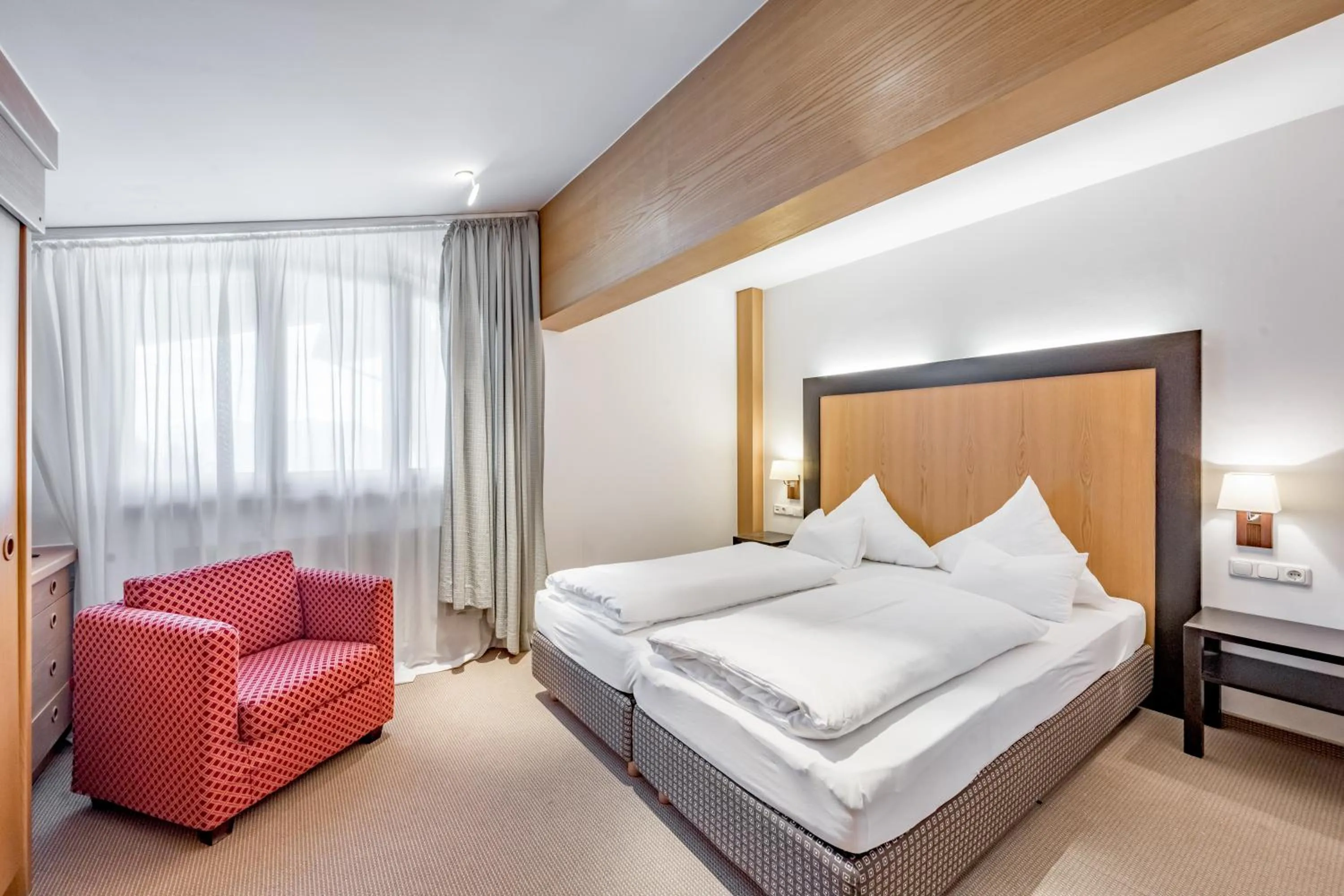 Photo of the whole room, Bed in Inntaler Hof