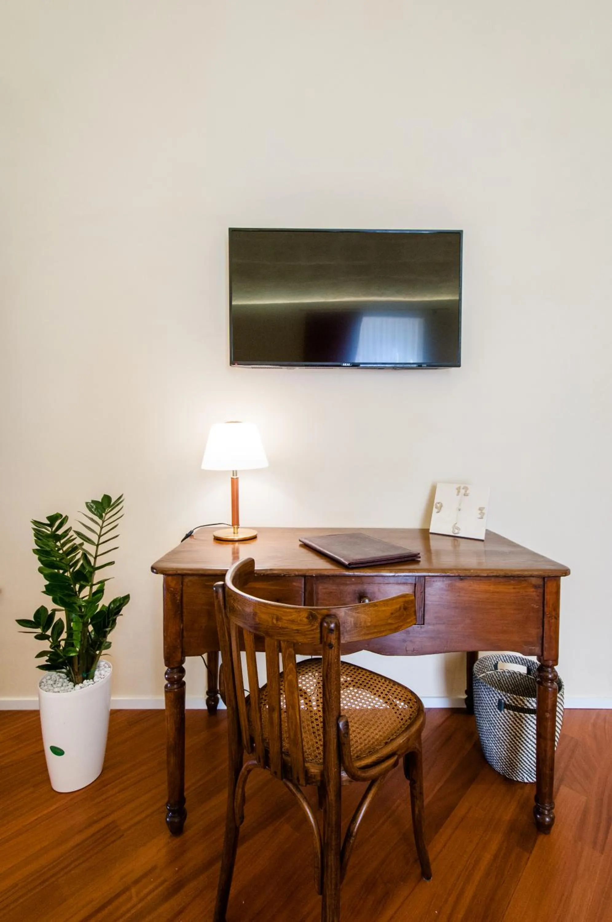 TV and multimedia in Turenum Apartment B&B