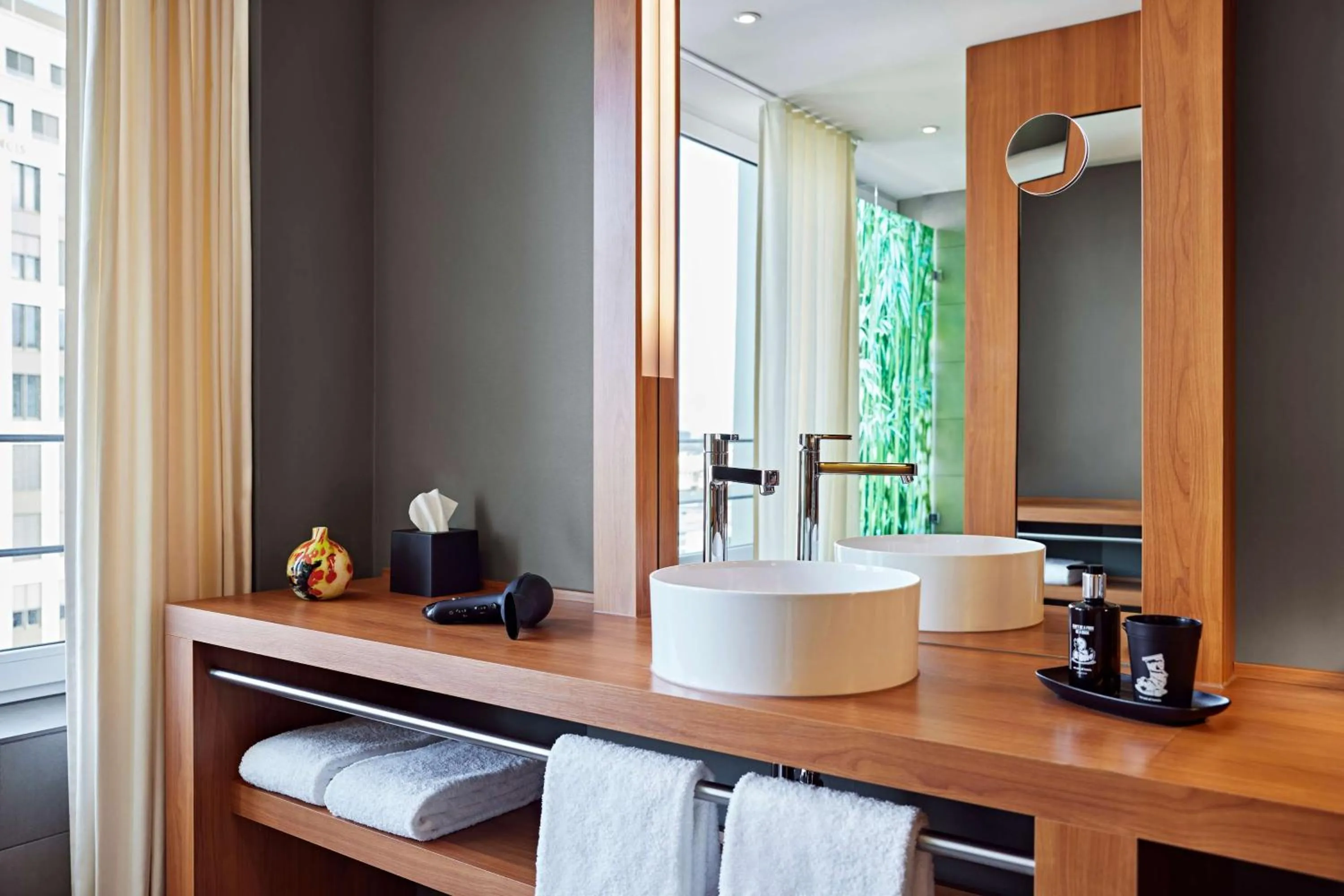 Bedroom in Me and All Hotel Dusseldorf, by Hyatt