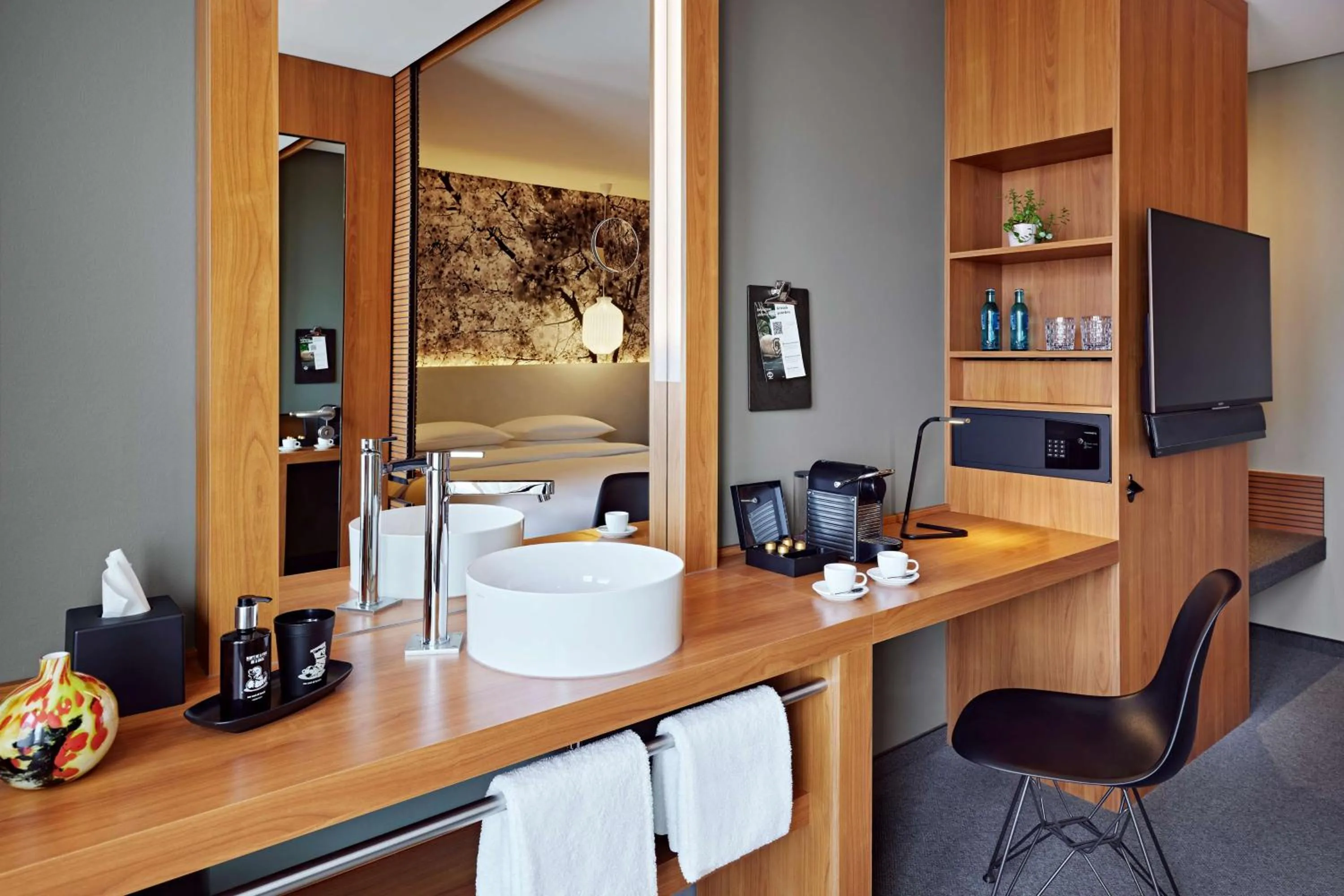 Bedroom in Me and All Hotel Dusseldorf, by Hyatt