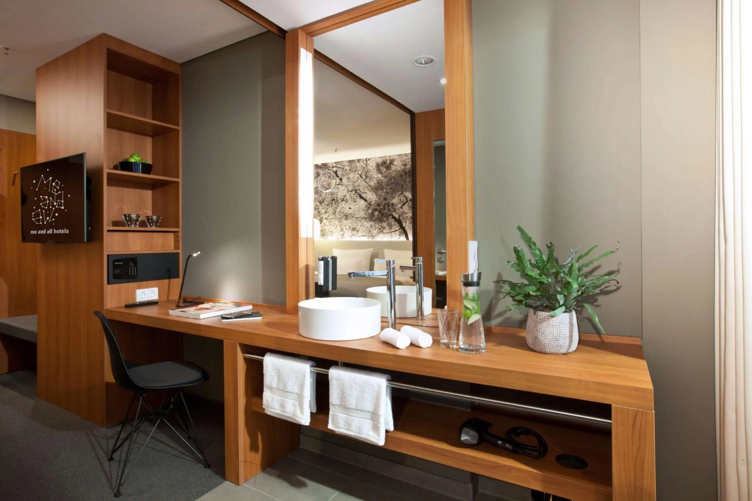 Bedroom in Me and All Hotel Dusseldorf, by Hyatt