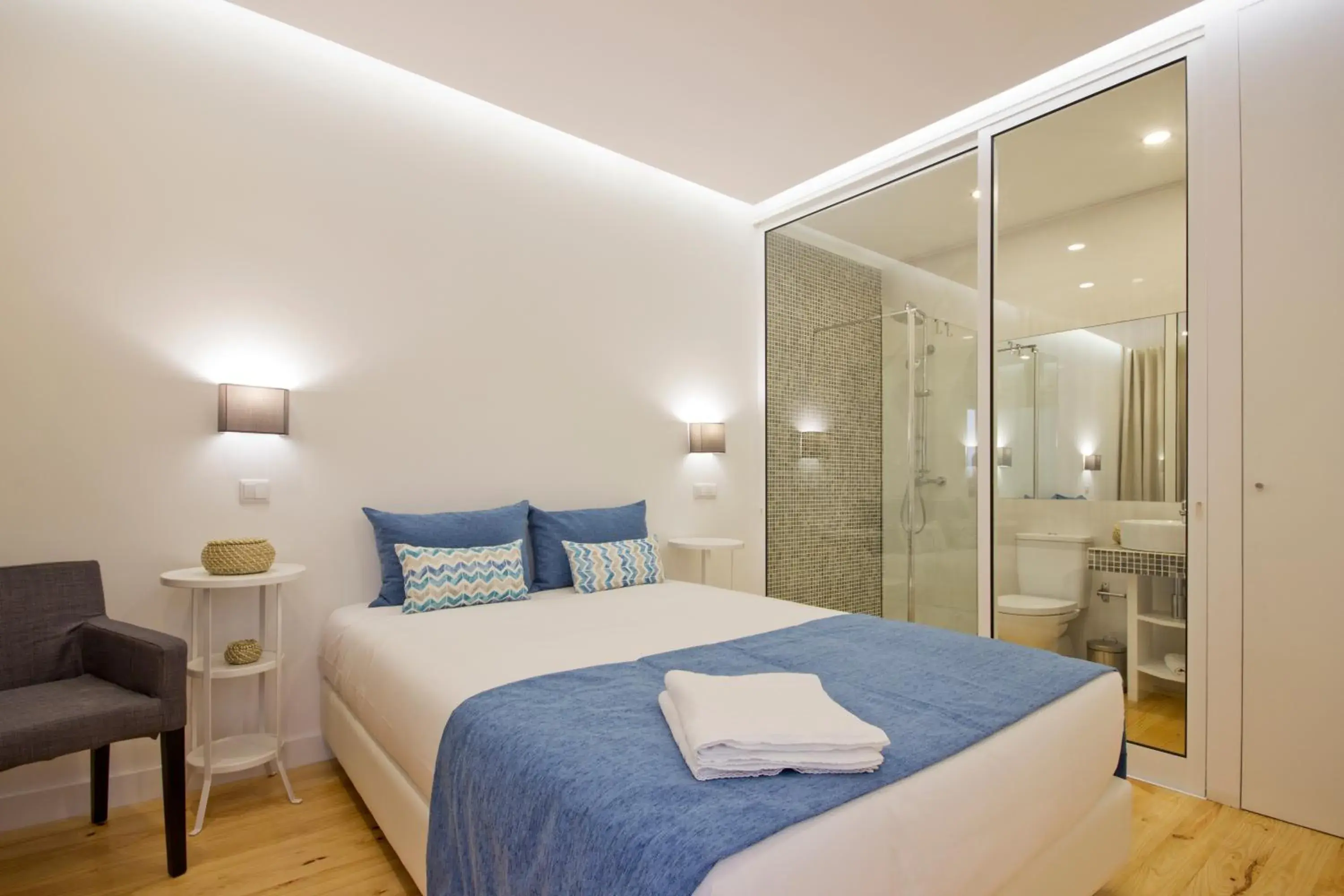 Interior Double Room in MyStay Porto Bolhão Interior Double Room in MyStay Porto Bolhão