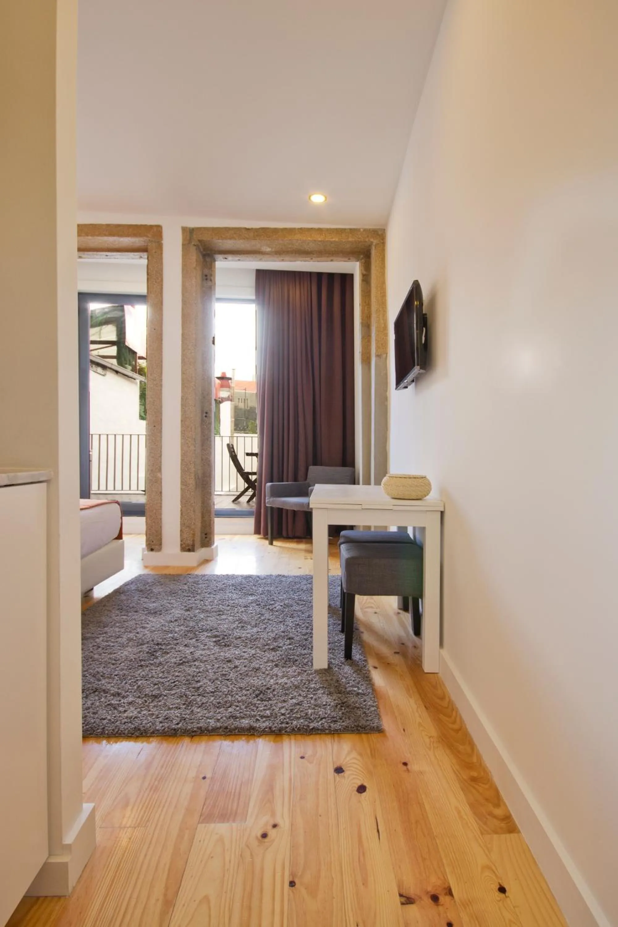 Dining area in MyStay Porto Bolhão