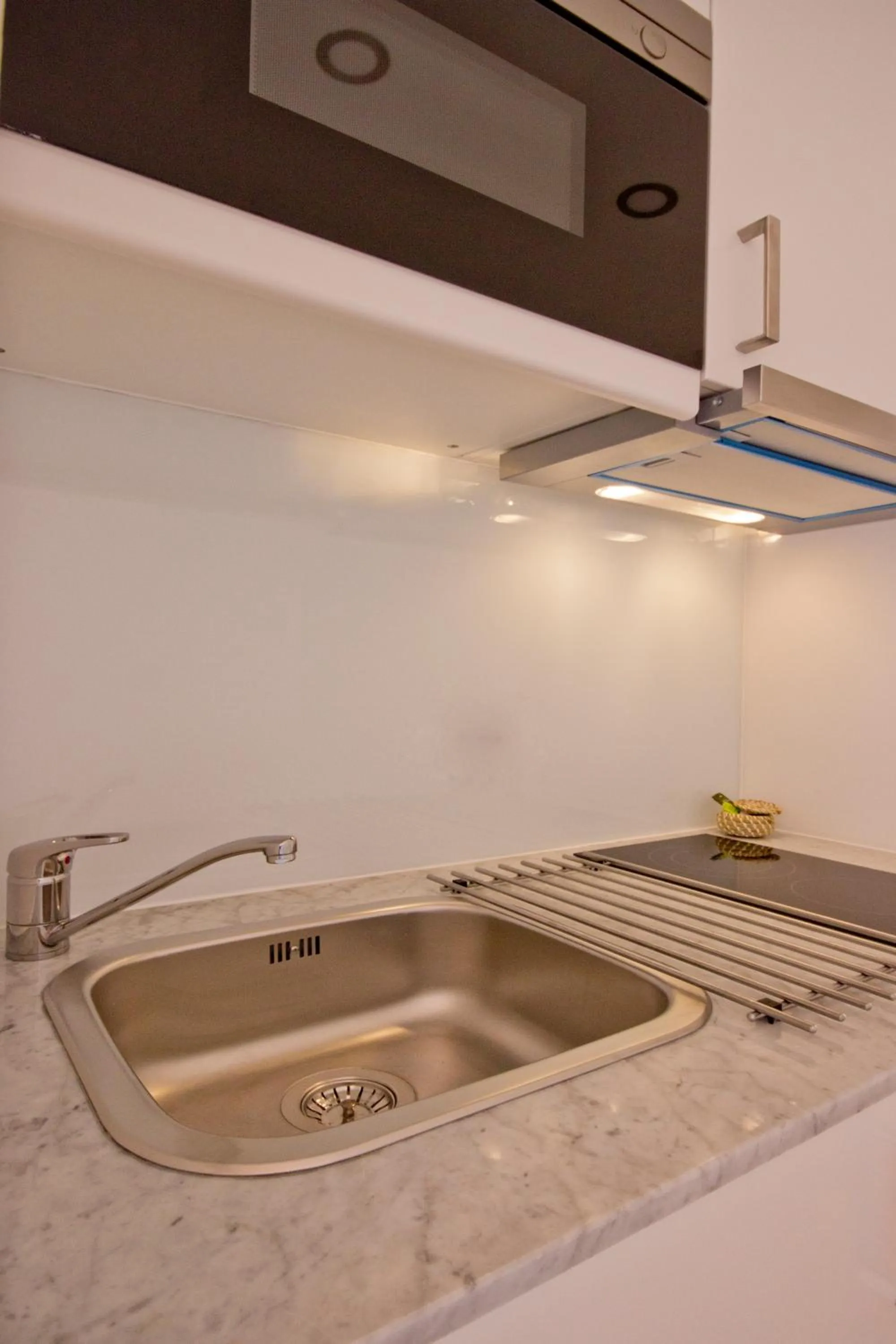 Kitchen or kitchenette in MyStay Porto Bolhão