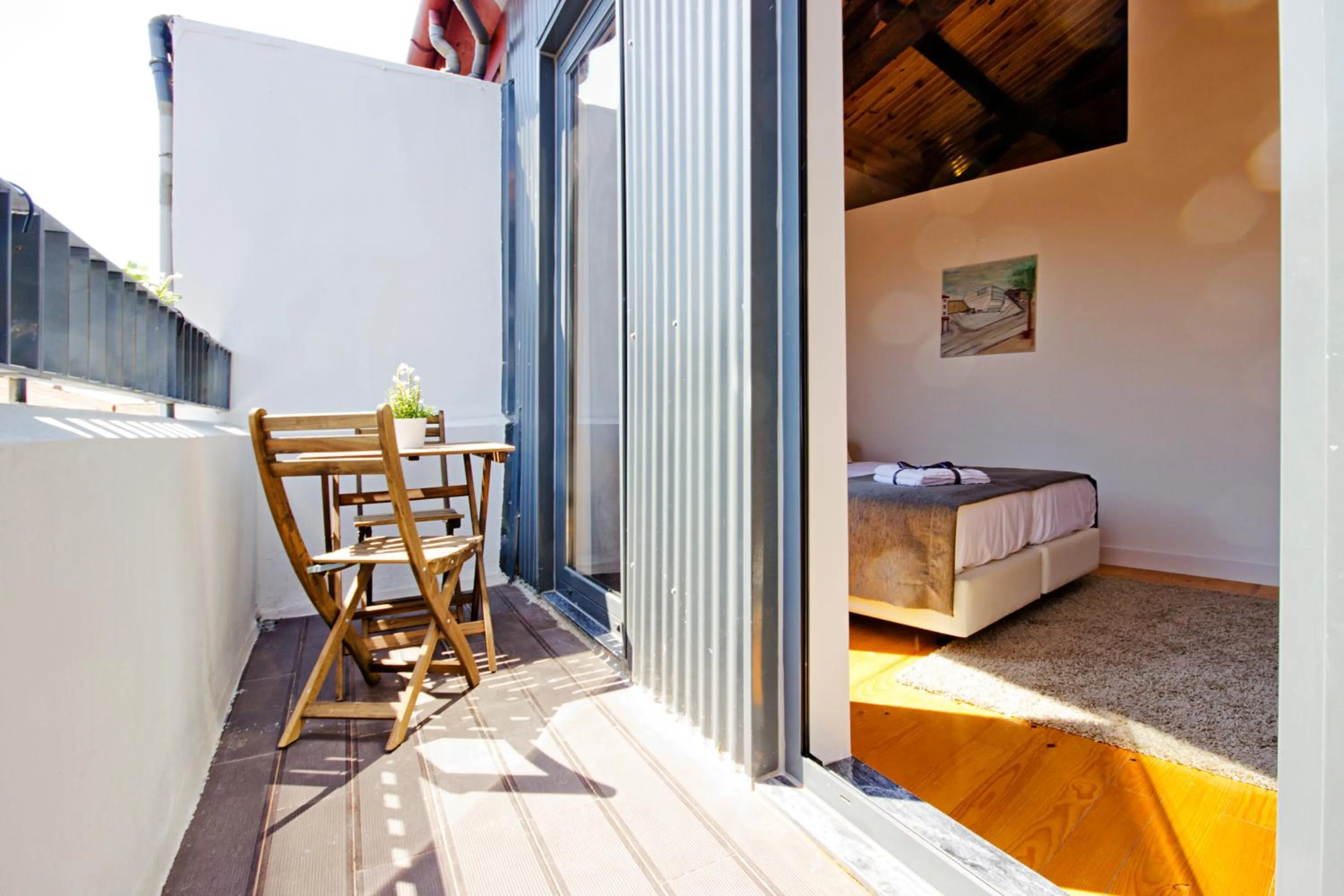 Balcony/Terrace, Bed in MyStay Porto Bolhão