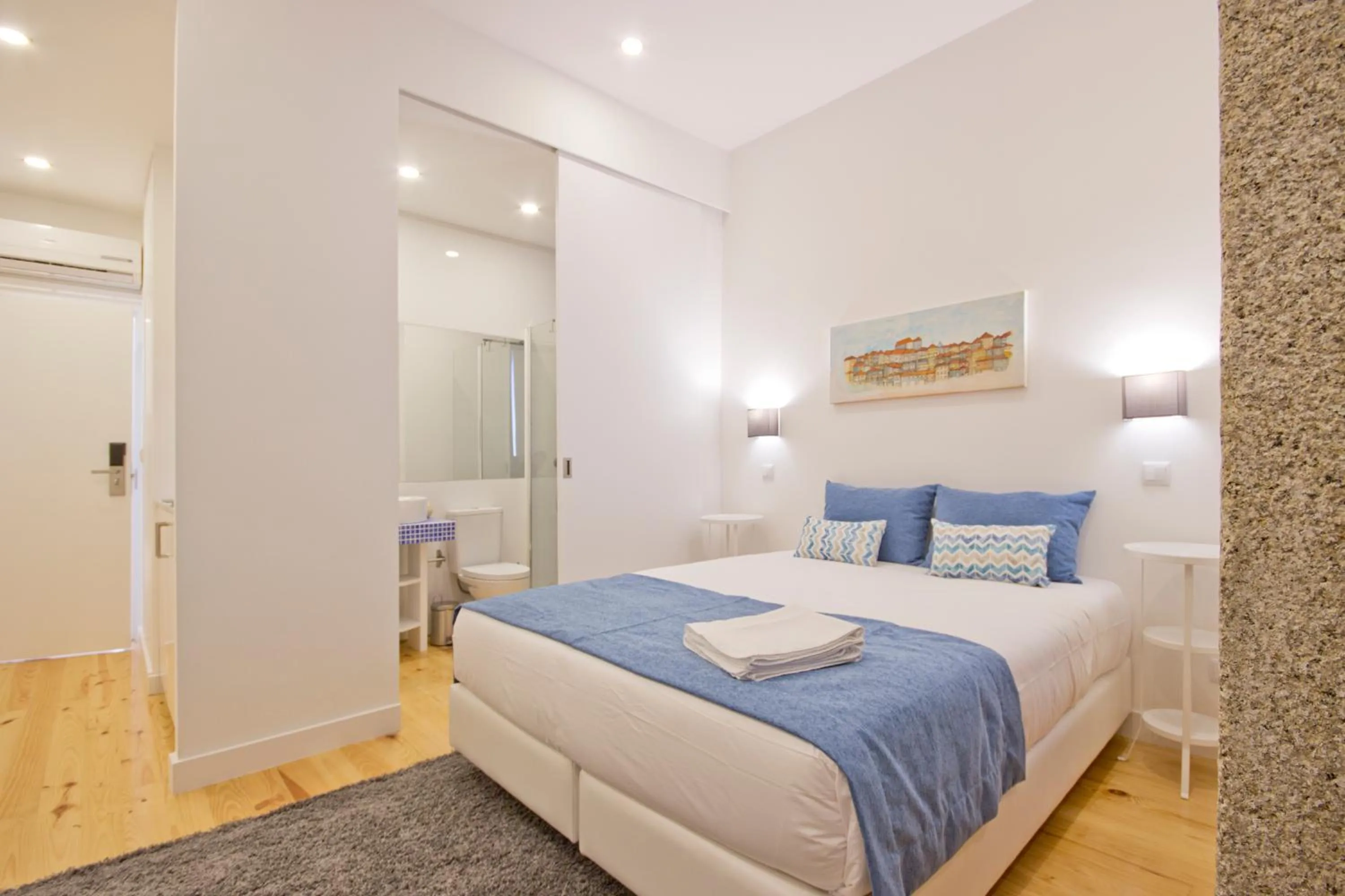 Bed in MyStay Porto Bolhão