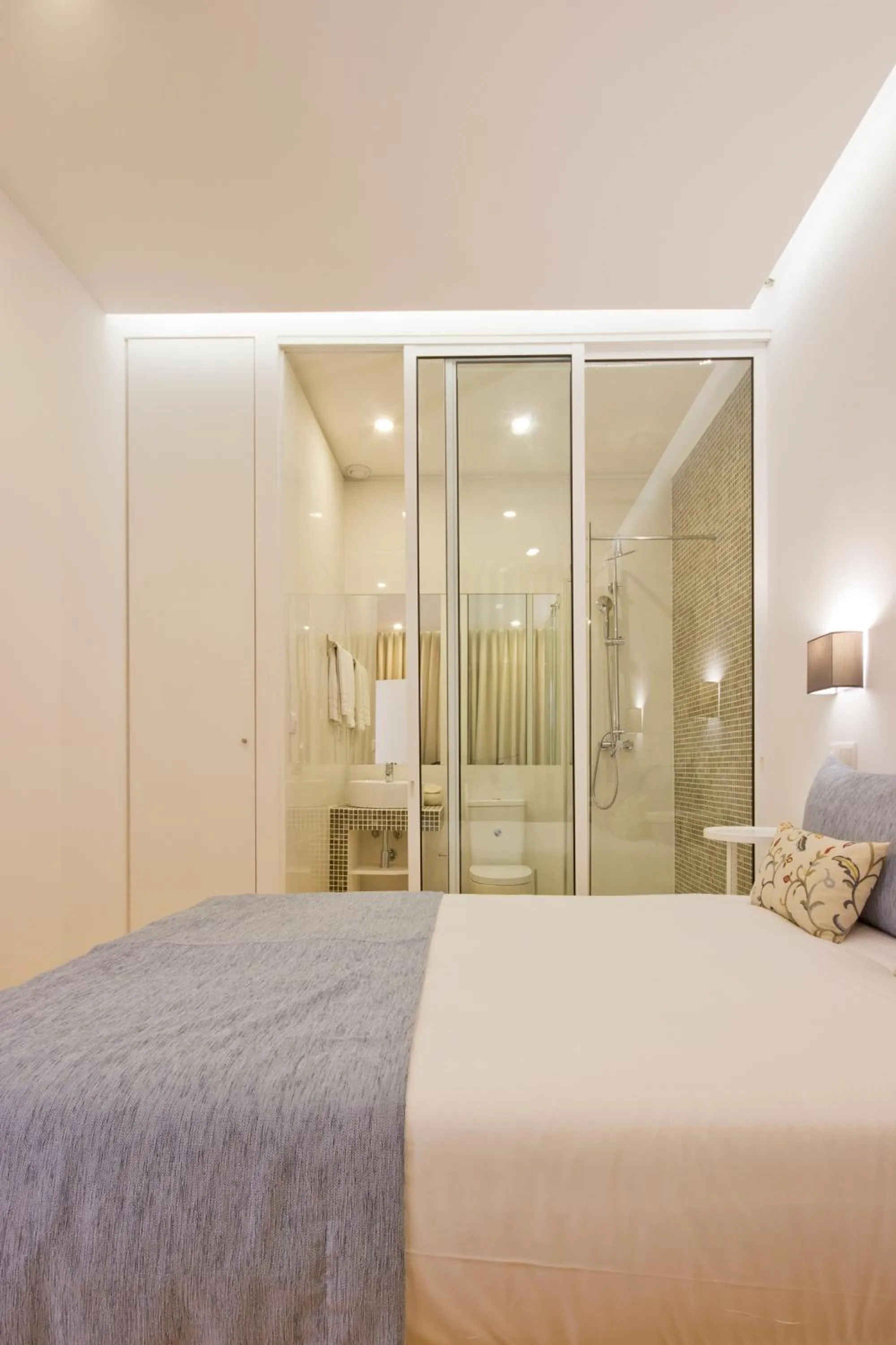 Bedroom, Bed in MyStay Porto Bolhão