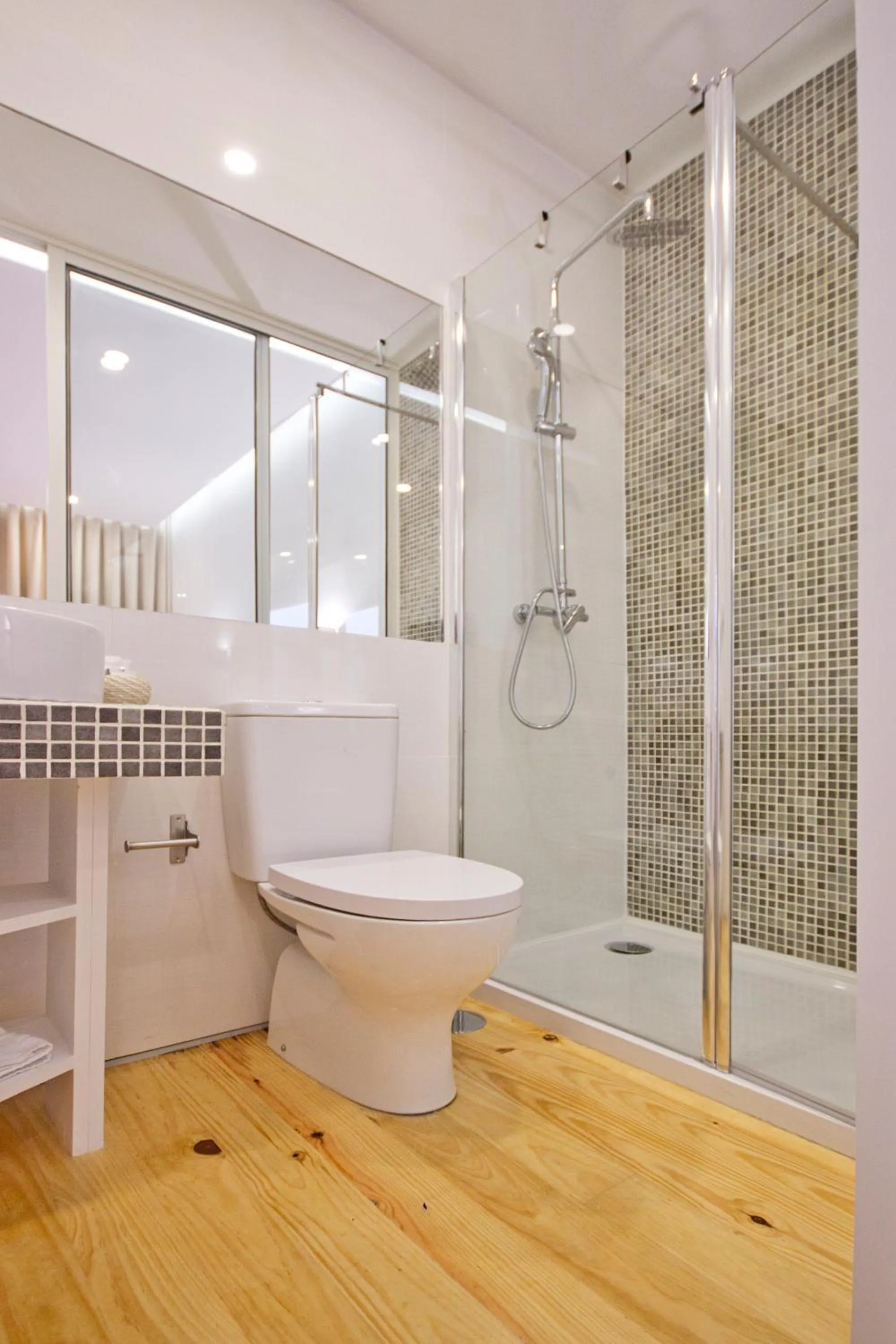 Shower in MyStay Porto Bolhão