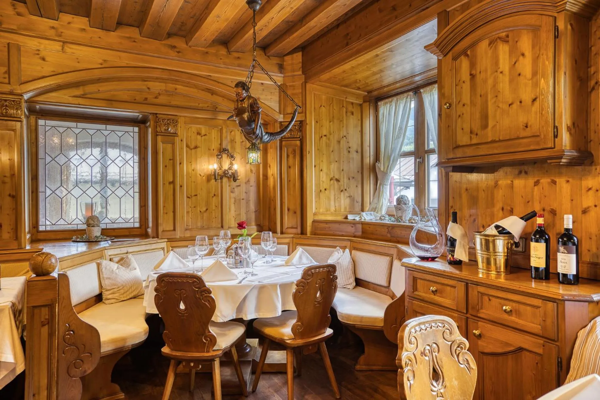 Restaurant/places to eat in keyone rooms Tarrenz