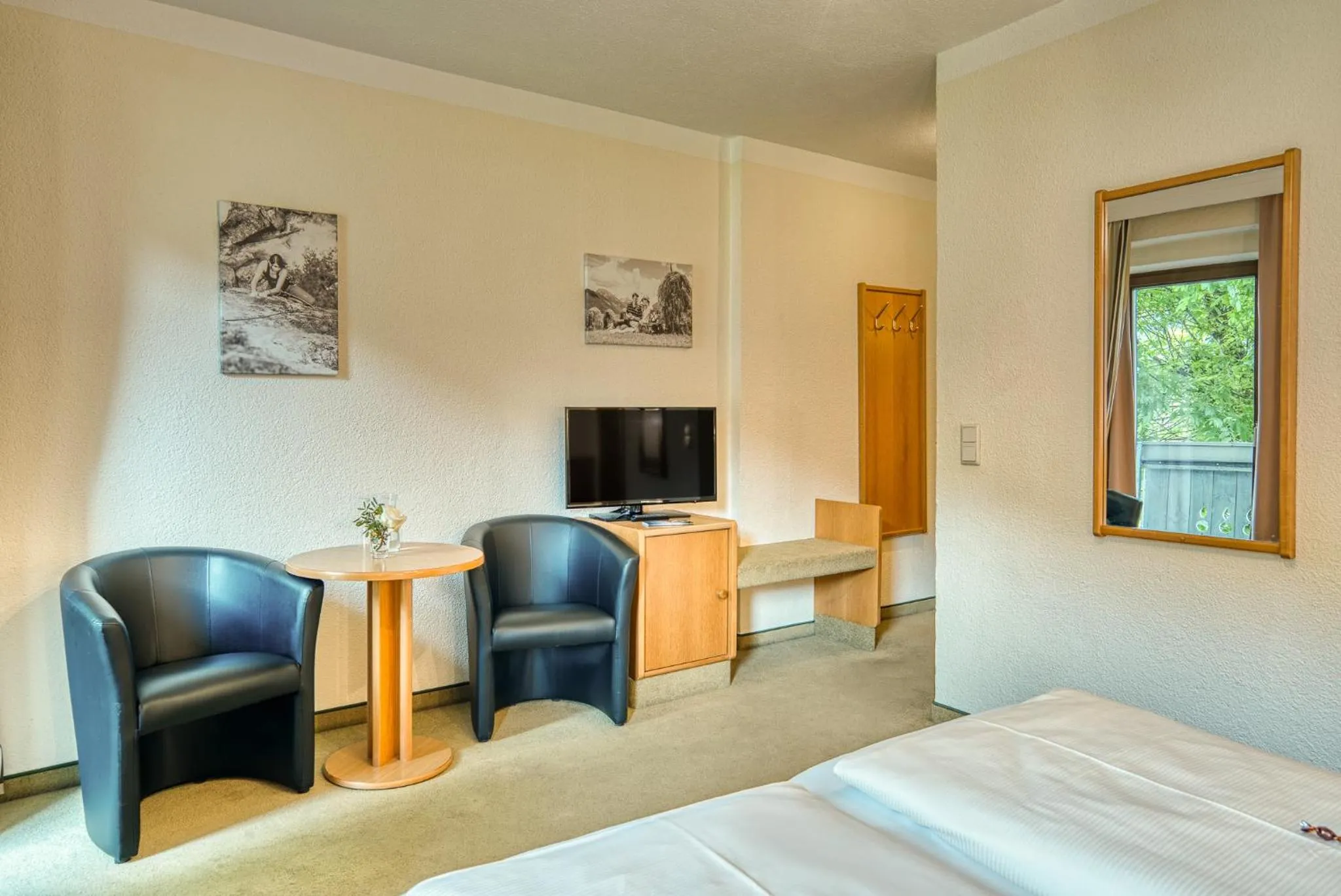 Photo of the whole room, Bed in keyone rooms Tarrenz