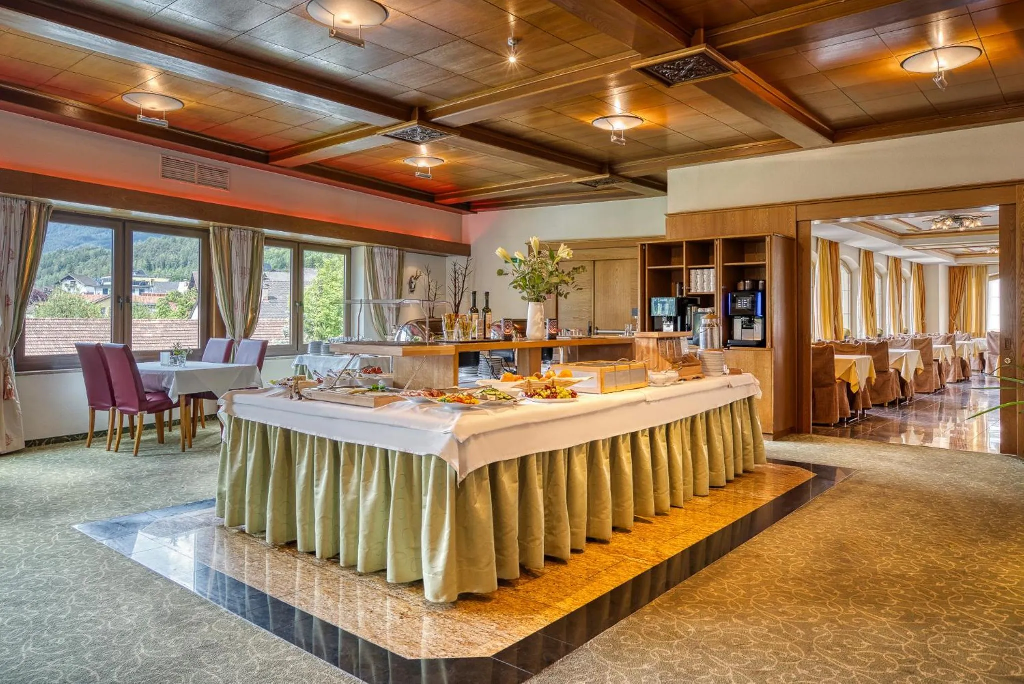 Restaurant/places to eat in keyone rooms Tarrenz