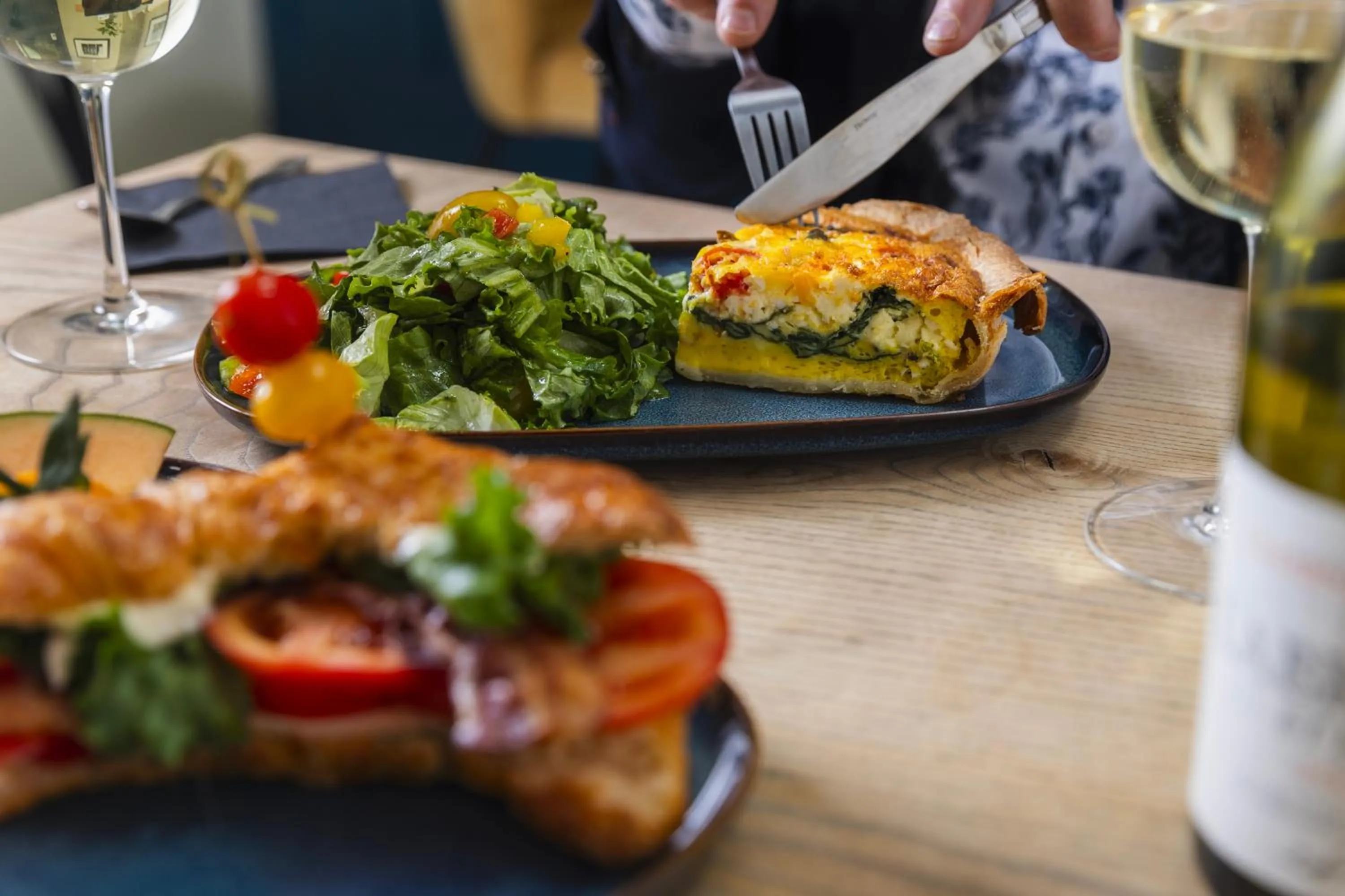 Restaurant/places to eat in Hotel Oui GO!