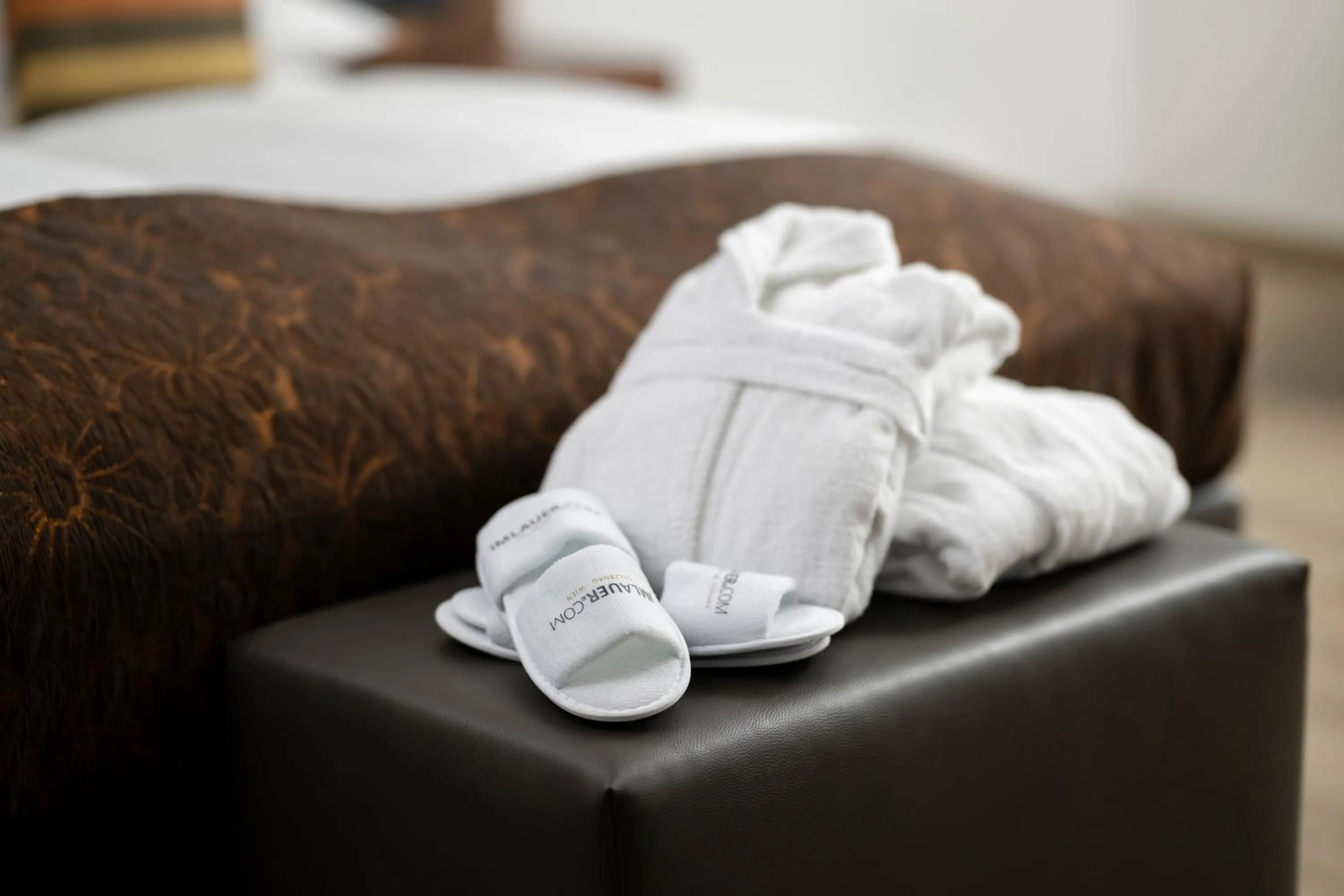 Bathroom, Bed in Hotel IMLAUER Wien