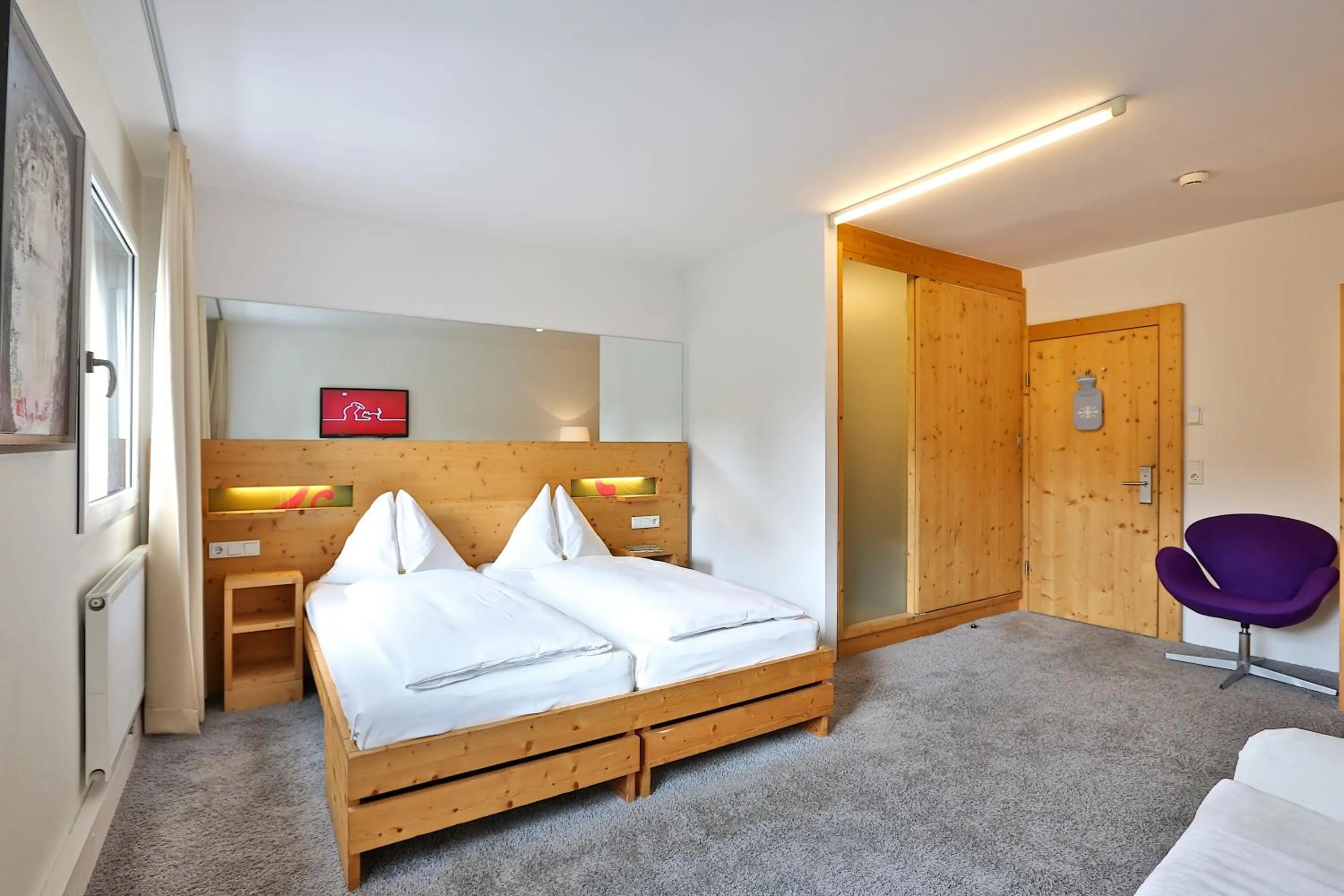 Photo of the whole room, Bed in Hotel Steinerwirt1493