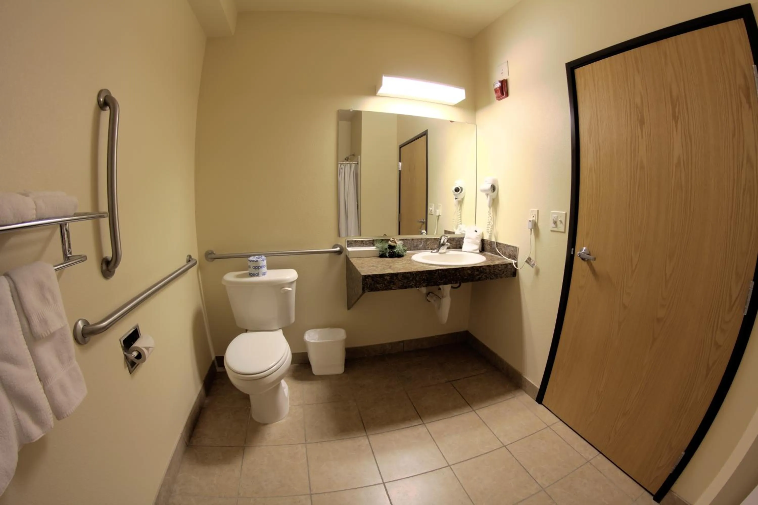 Bathroom in Quality Inn Selah North Park