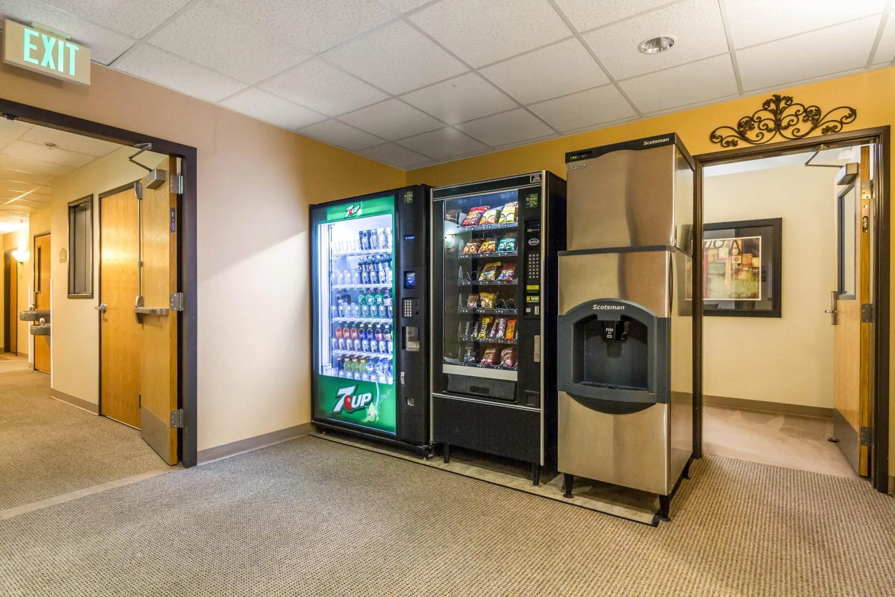 vending machine in Quality Inn Selah North Park