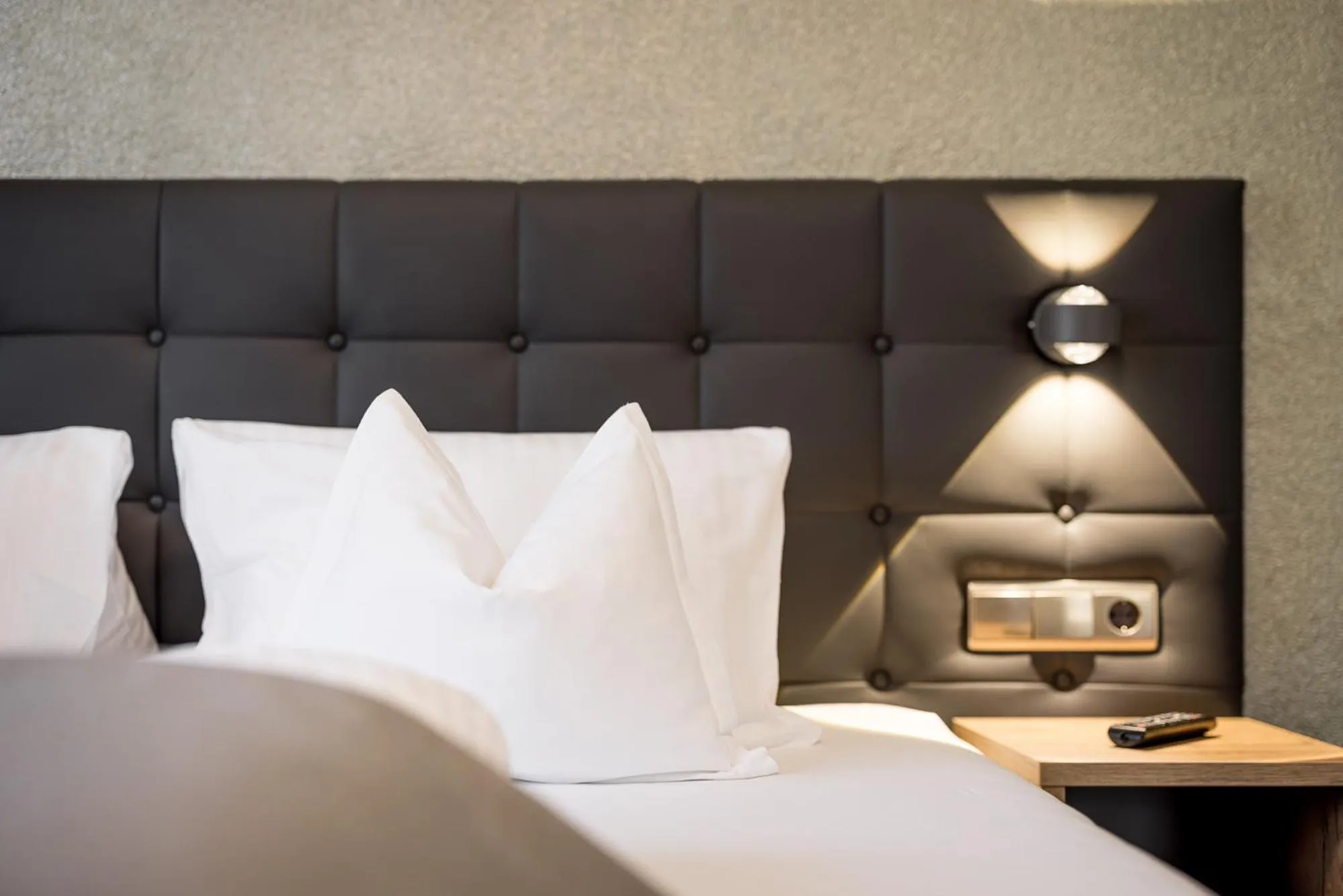 Bed in Regina Hotelsuites