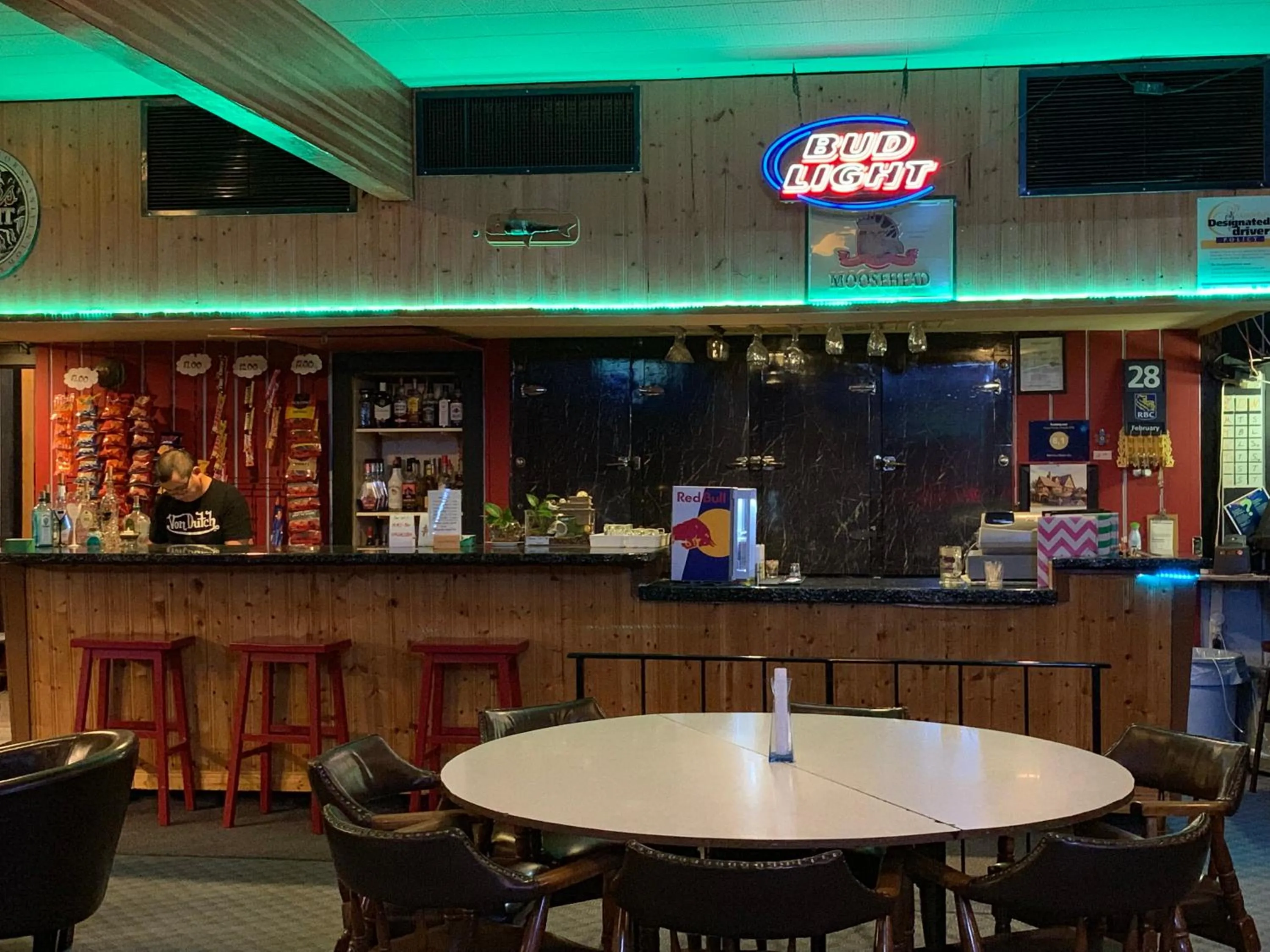 Lounge or bar in Manitou Motor Inn
