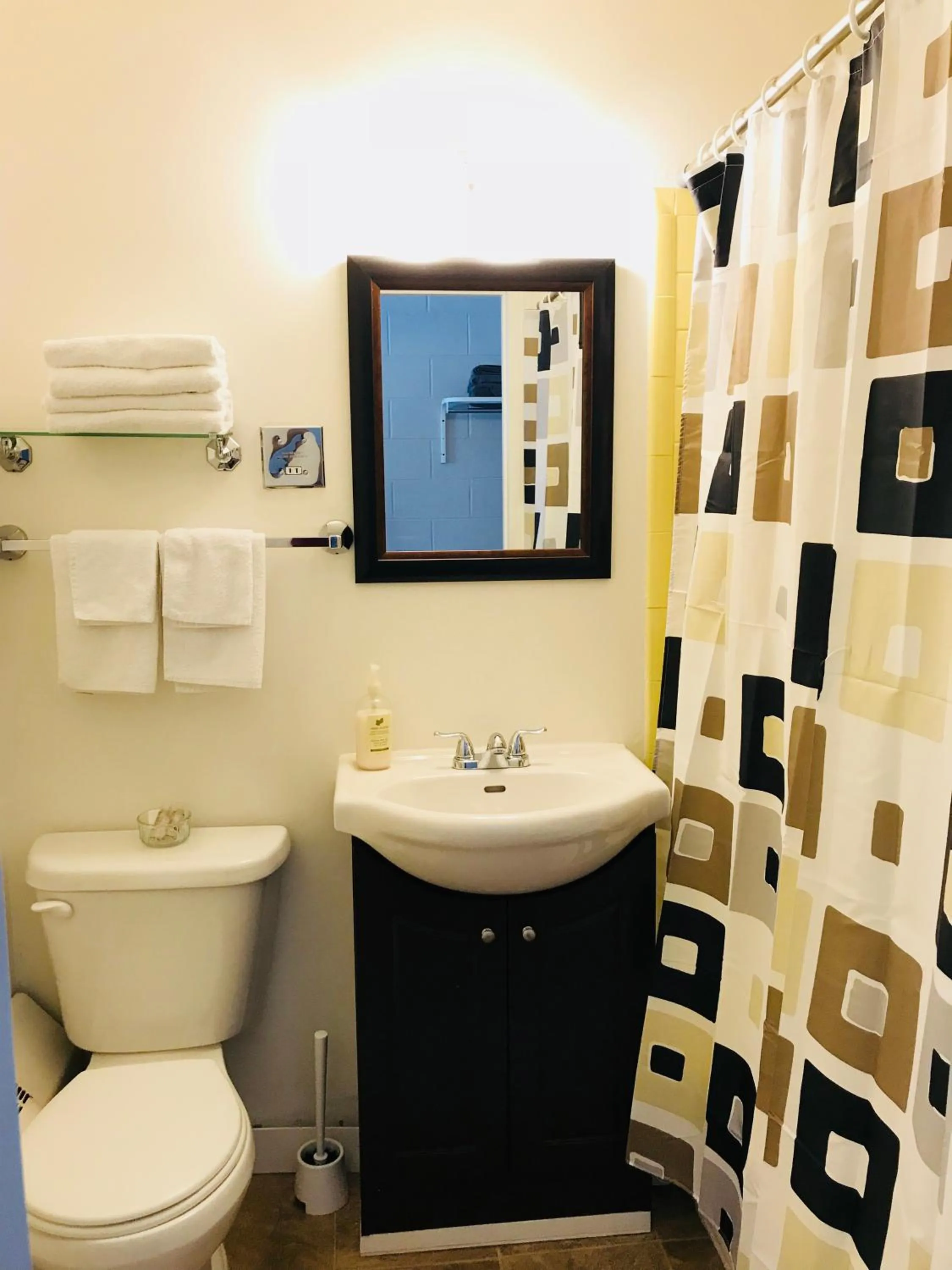 Shower in Manitou Motor Inn