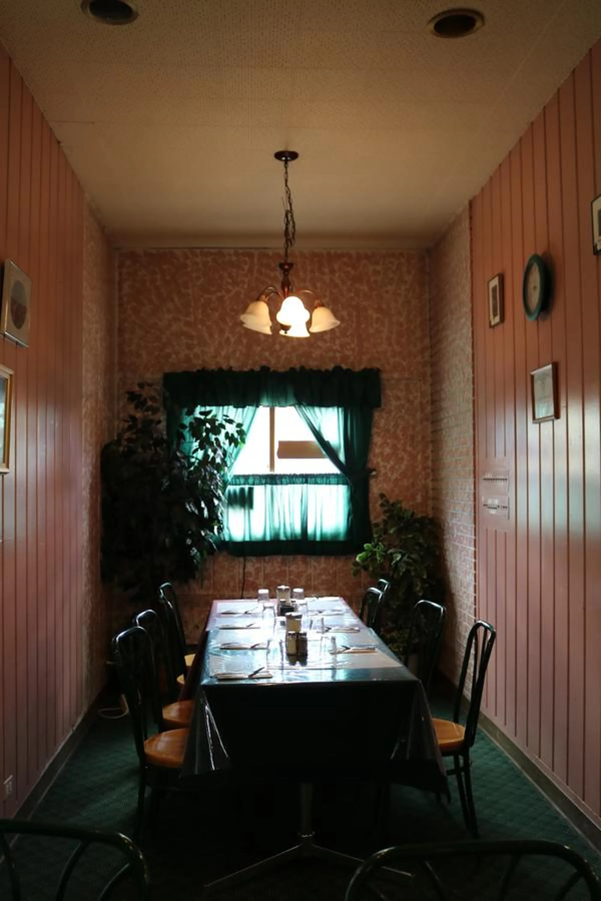 Restaurant/places to eat in Manitou Motor Inn