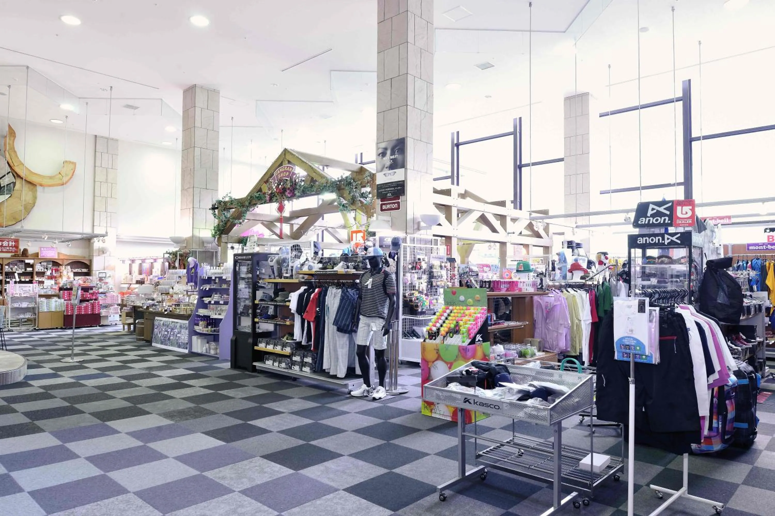 Supermarket/grocery shop in Hotel Tangram