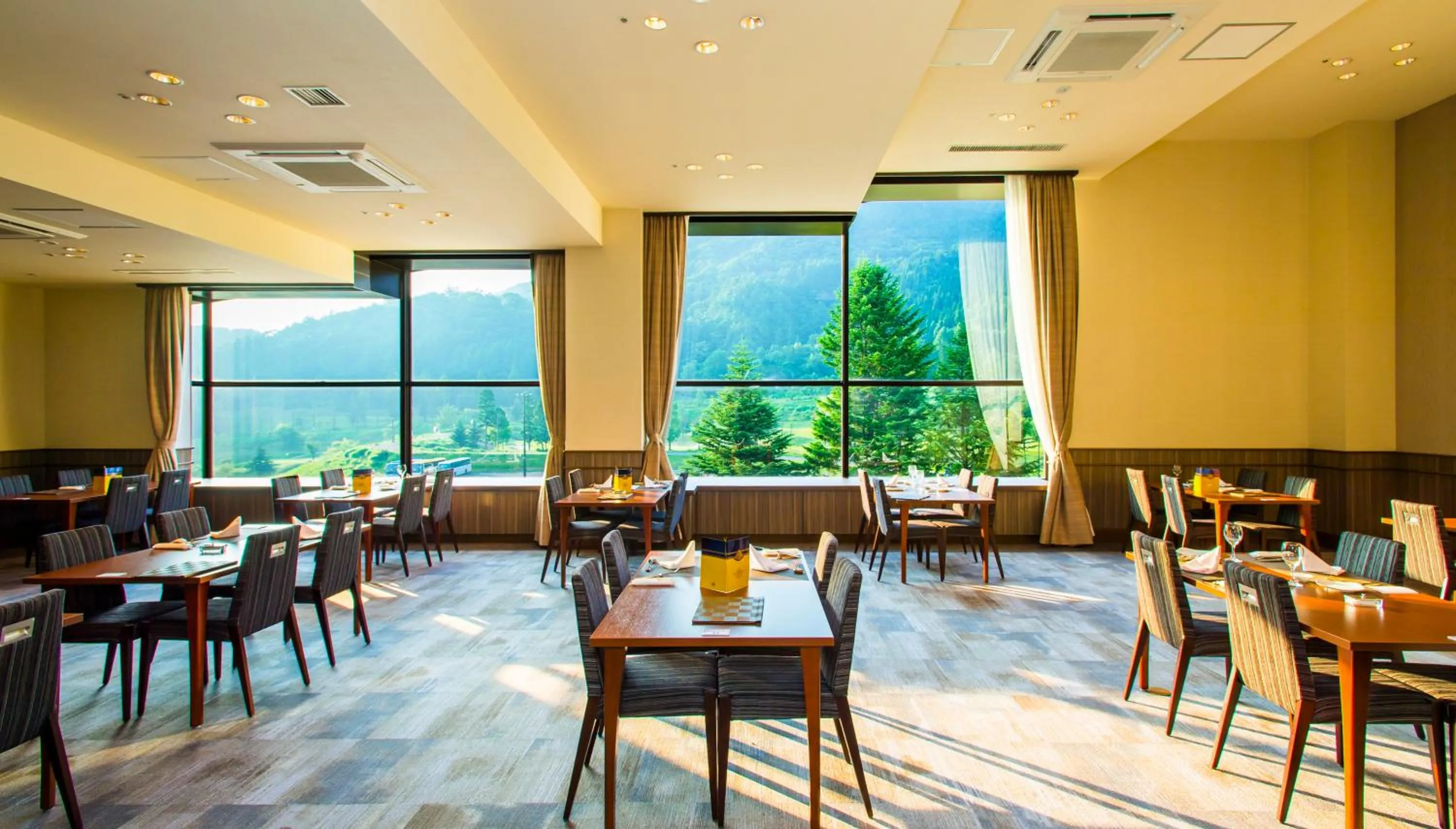 Restaurant/places to eat in Hotel Tangram