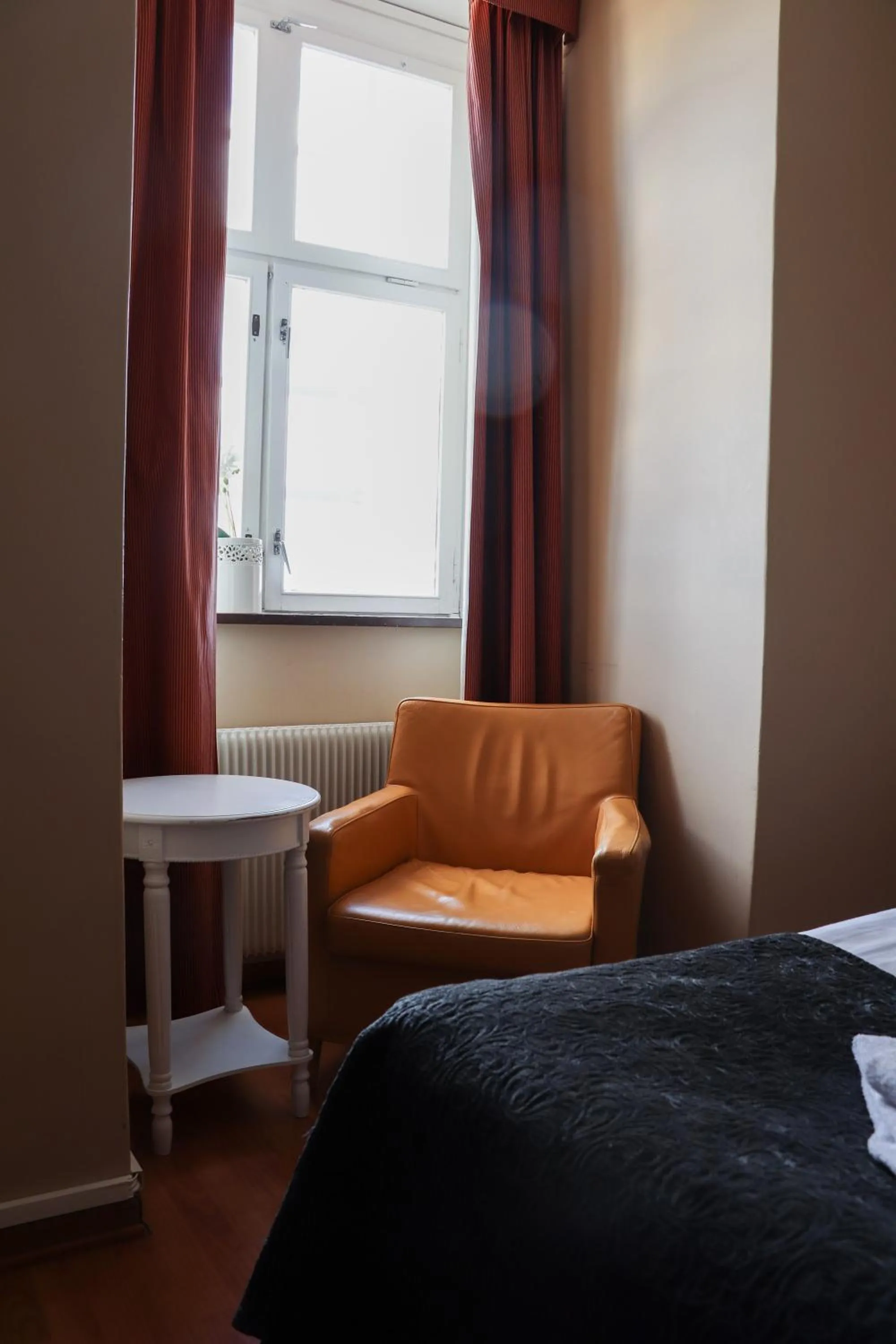 Seating area, Bed in Eksjö Stadshotell