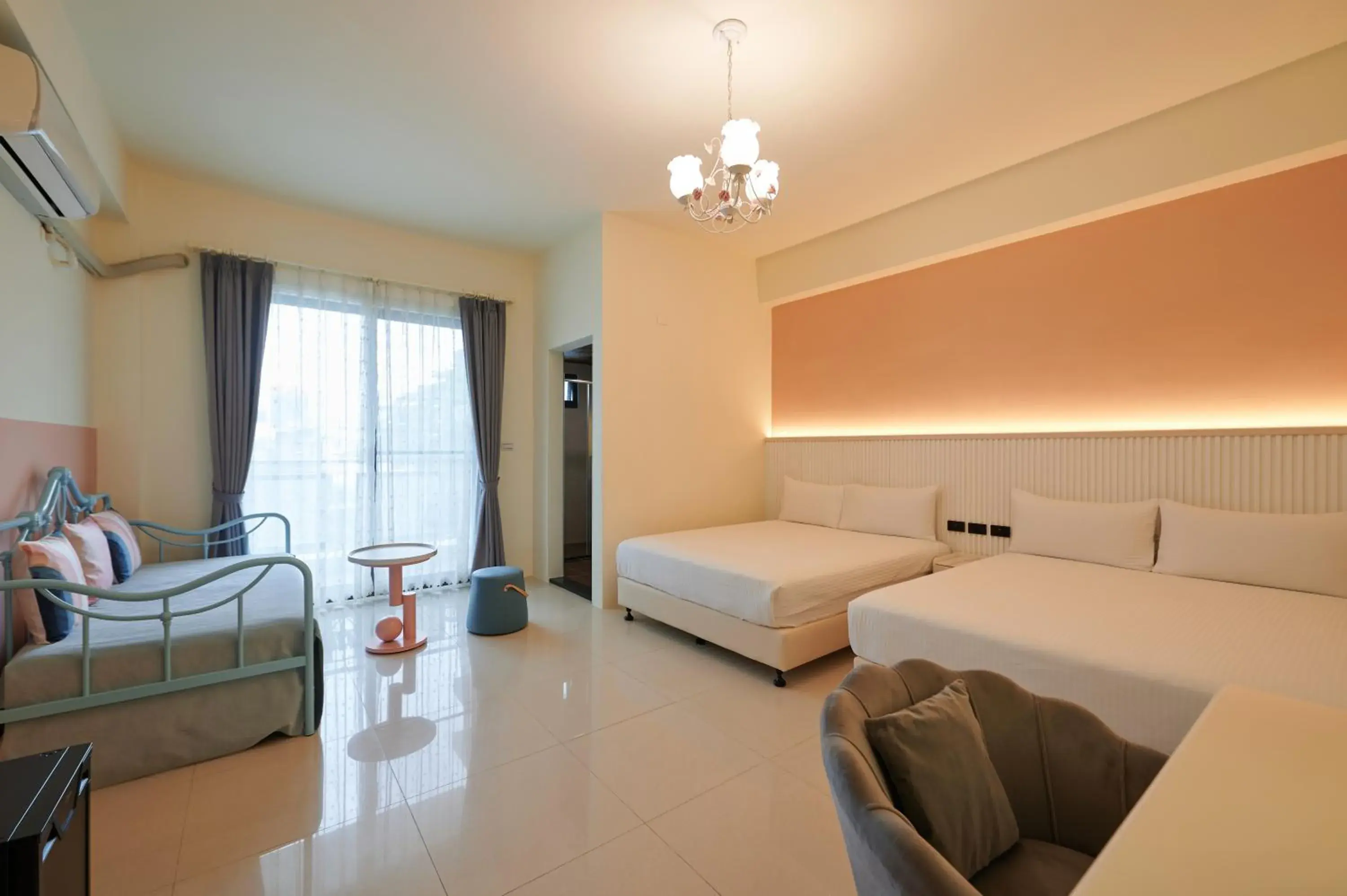 Quadruple Room with Balcony in Avenue B&B Quadruple Room with Balcony in Avenue B&B