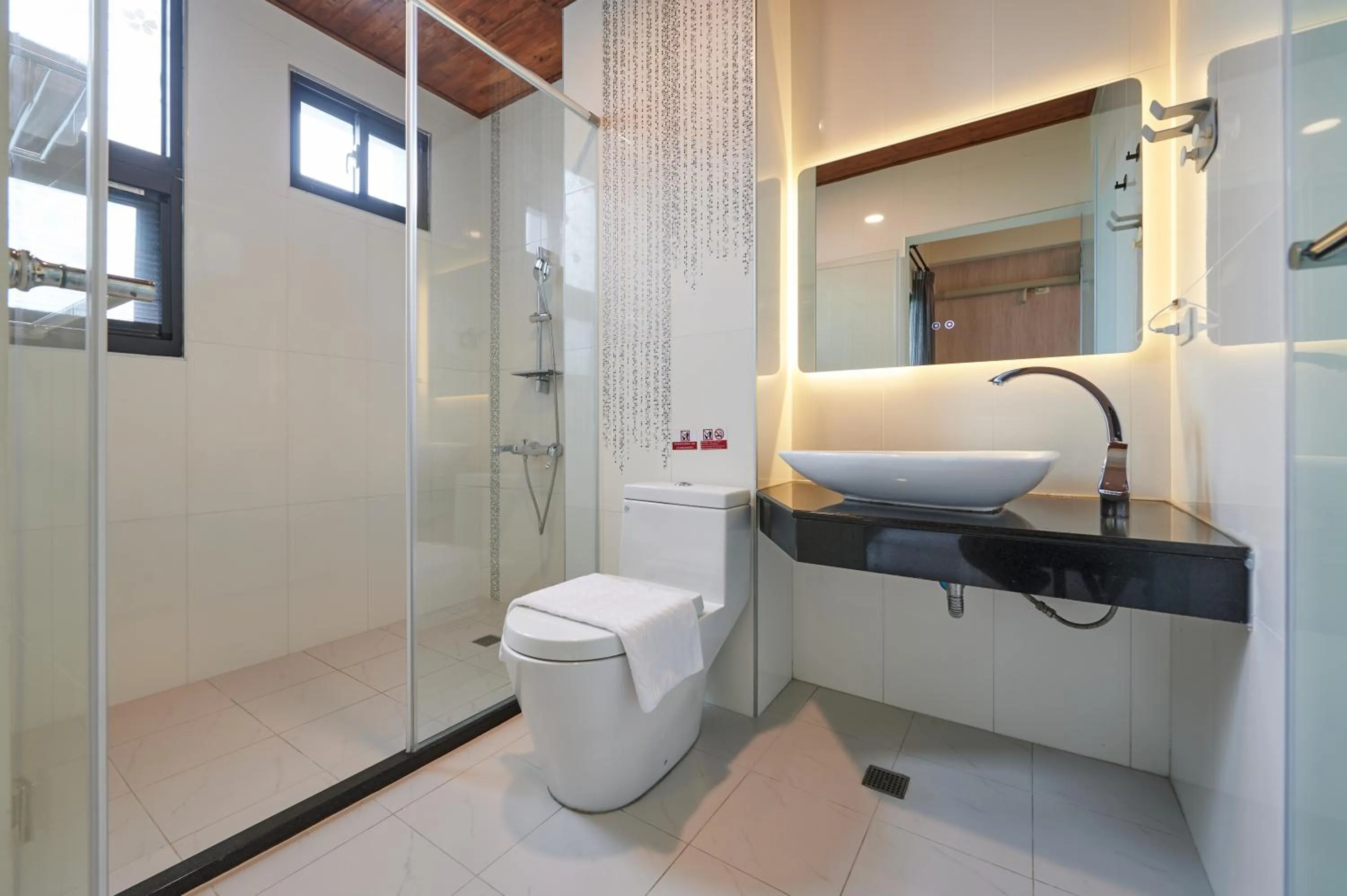 Toilet in Avenue B&B