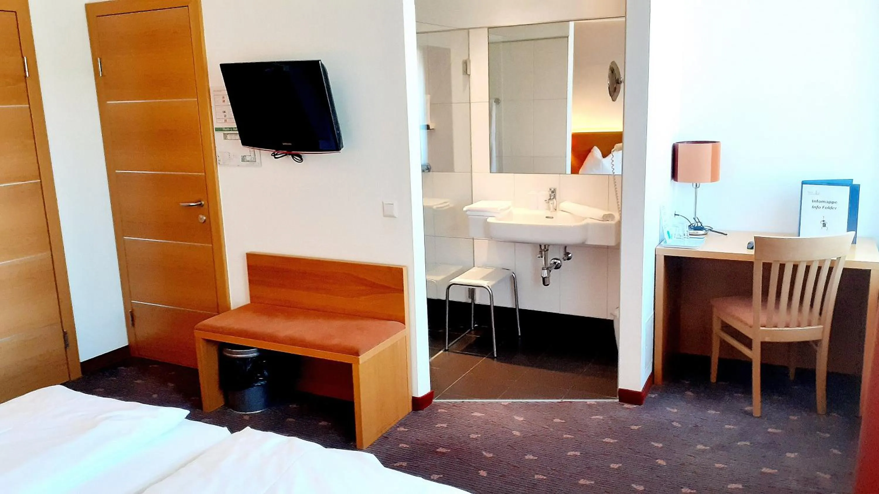 TV and multimedia, Bed in Hotel Fabrik Wien