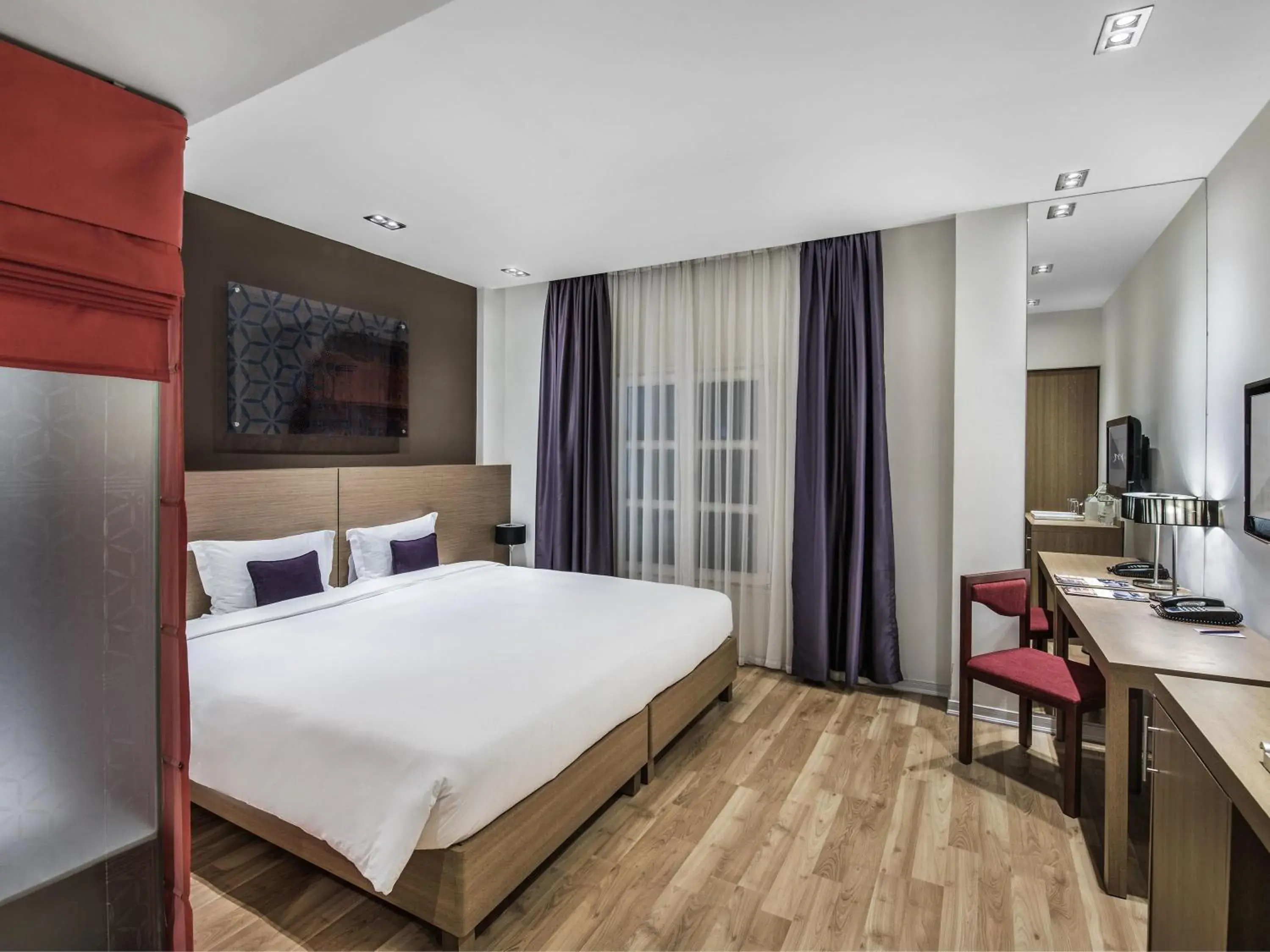 Classic Double Room with City View in Mercure Hanoi La Gare Hotel Classic Double Room with City View in Mercure Hanoi La Gare Hotel