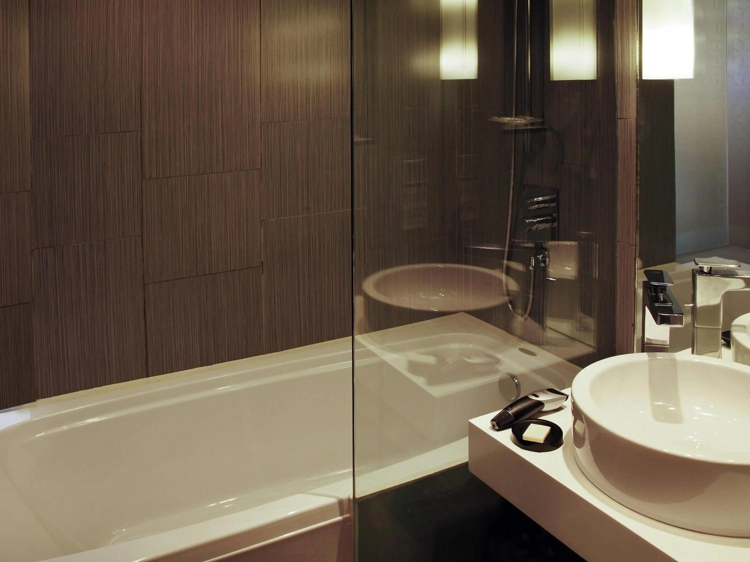 Bedroom in Mercure Hanoi La Gare Hotel