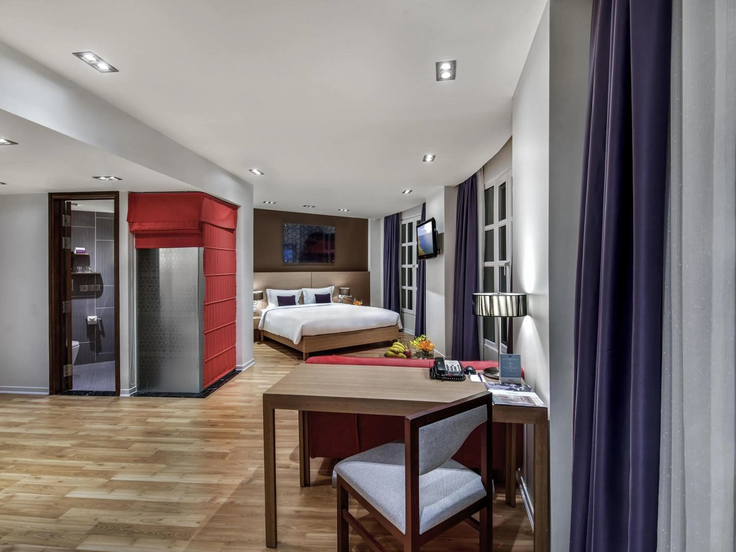 Bedroom, Bed in Mercure Hanoi La Gare Hotel