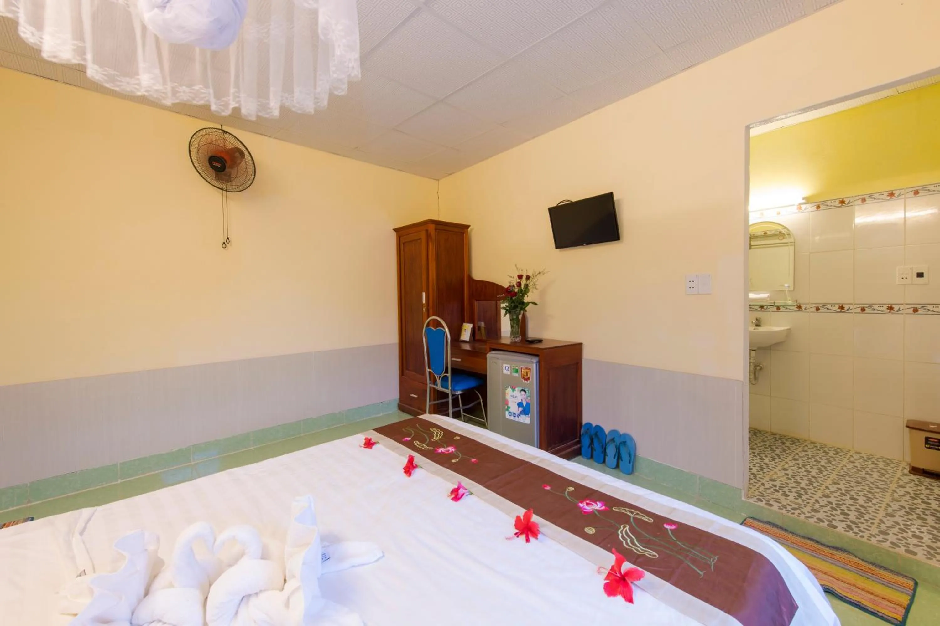 Bed in Bougain Villeas Homestay