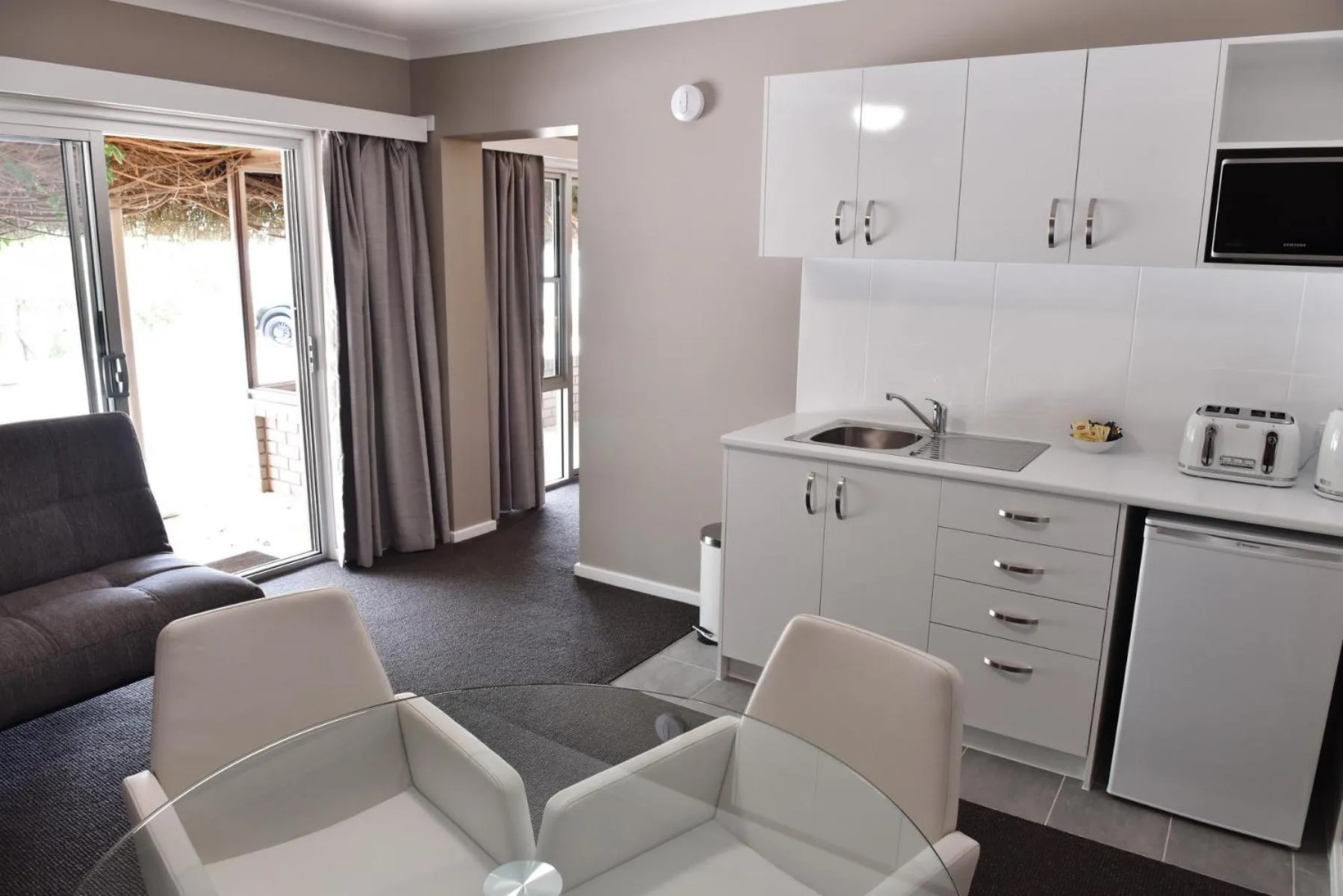 Dutchies Motel Nelson Bay & Dutchmans Beach Apartments