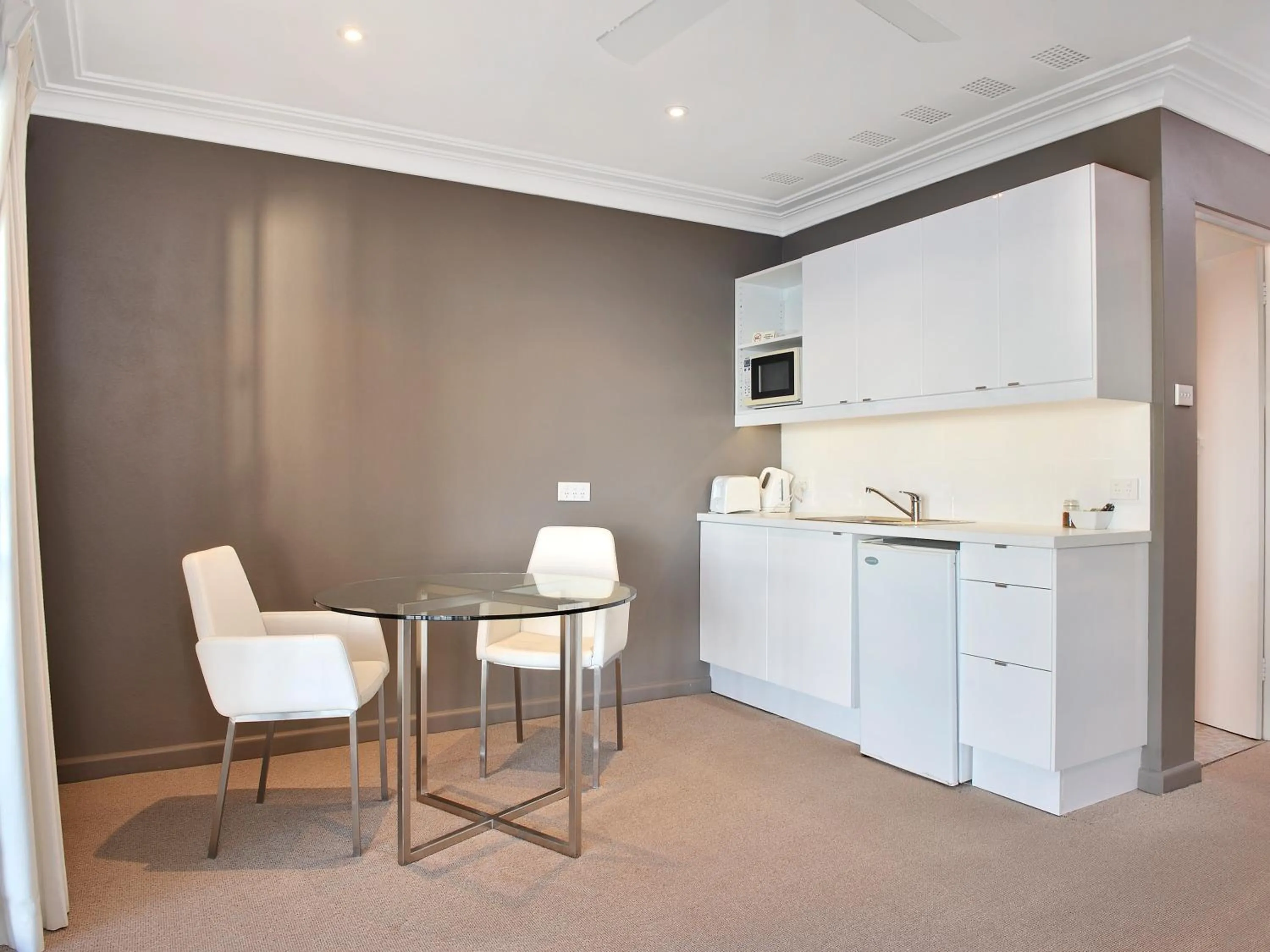 Dutchies Motel Nelson Bay & Dutchmans Beach Apartments