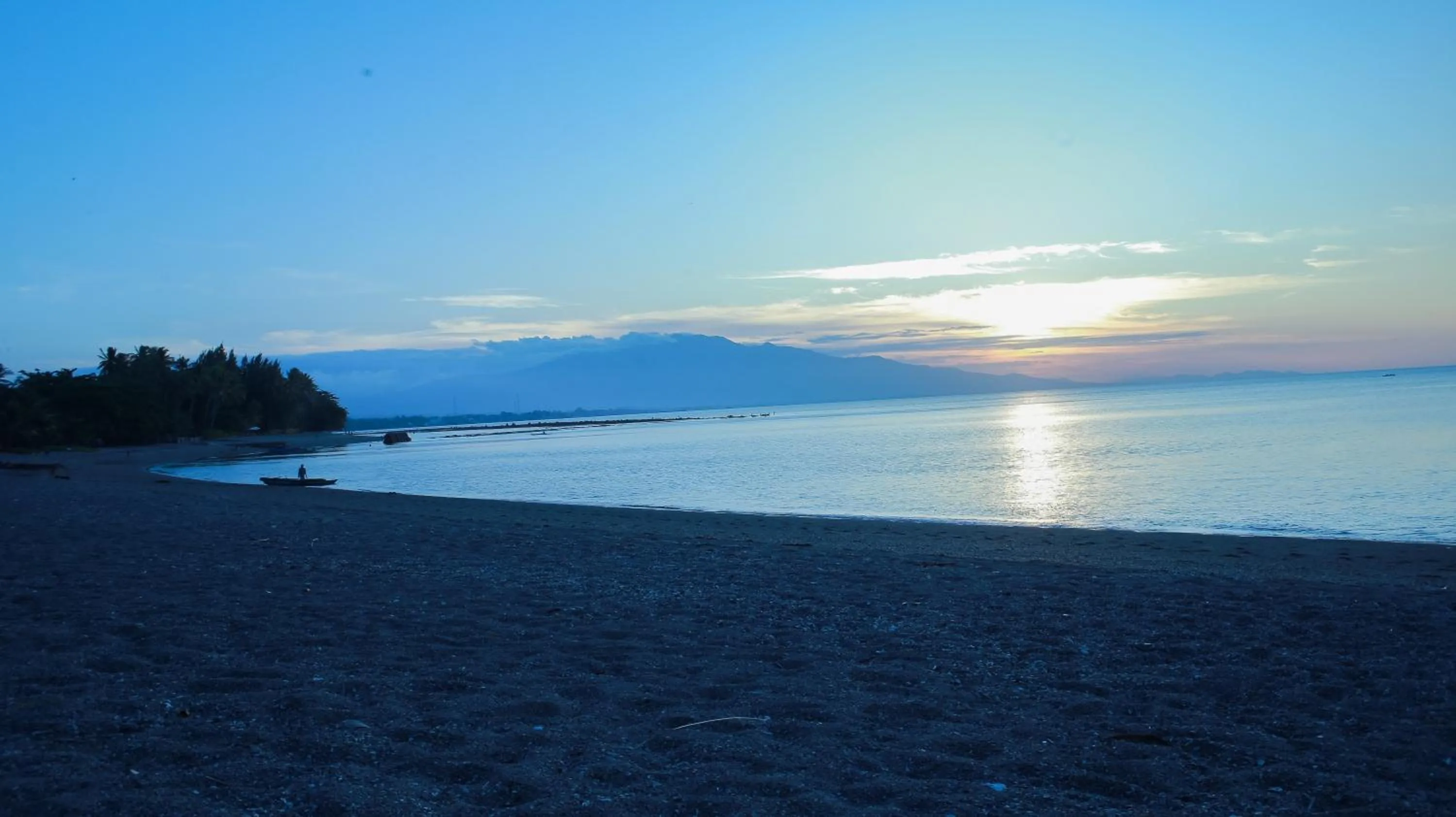 Sea World Club Beach Resort & Dive Center, RESORT THAT SUPPORTS THE POOR