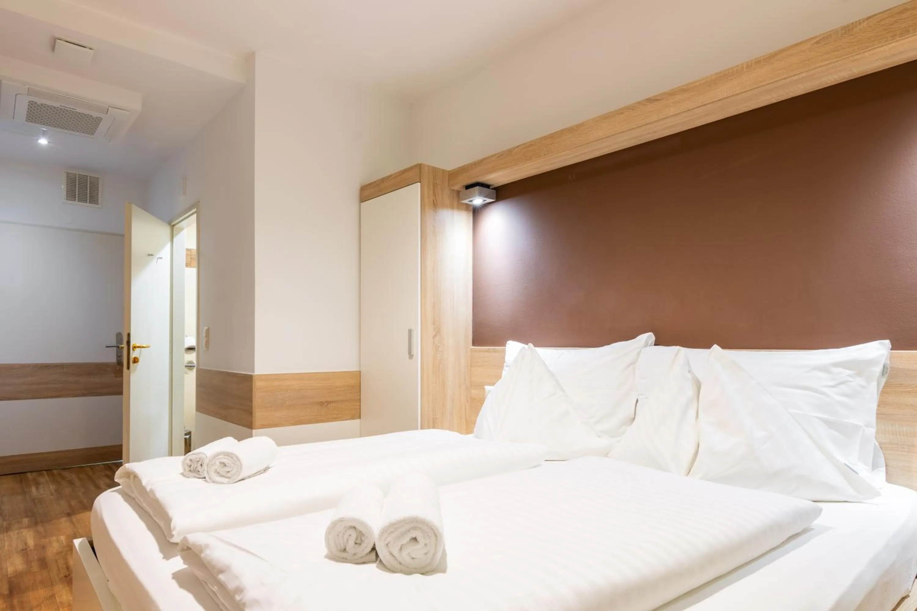 Photo of the whole room, Bed in EKONO By Leva Hotel Strasser