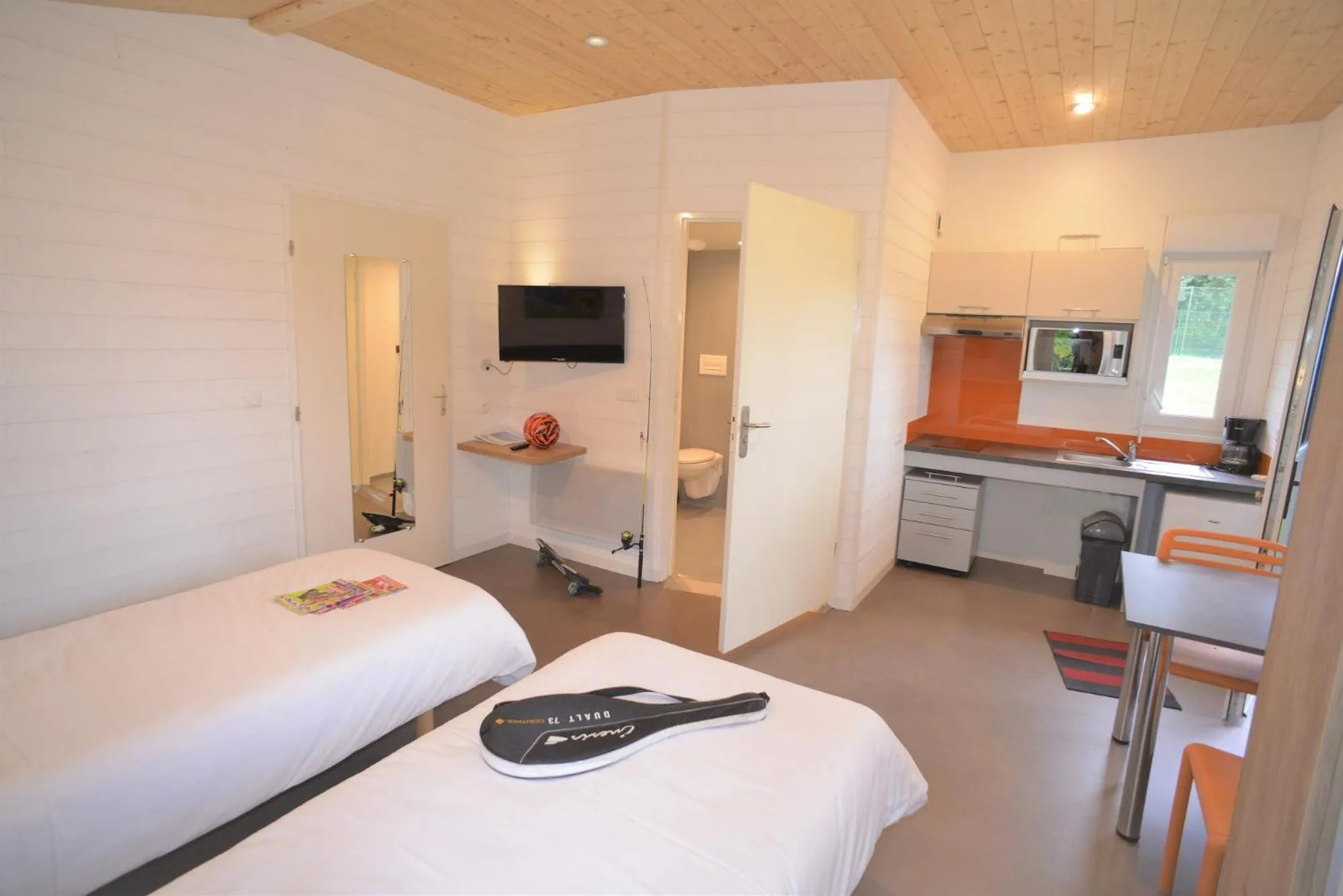 Photo of the whole room, Bed in Camping Le Val de Landrouet